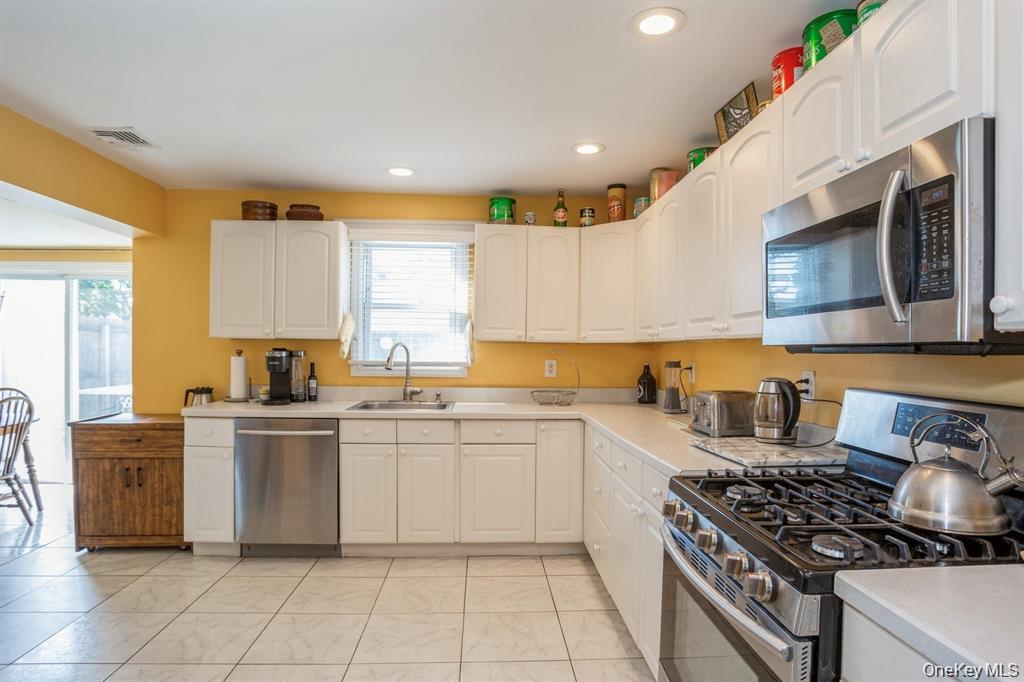 29 Robert Street, Patchogue, NY 11772