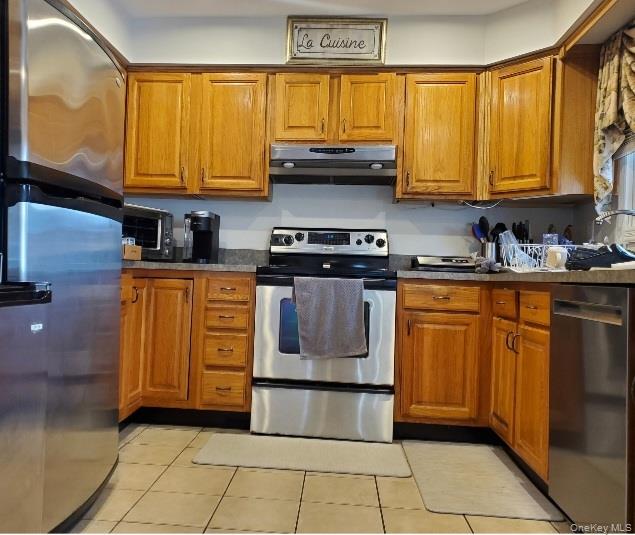 176 Avondale Drive, Centereach, NY 11720