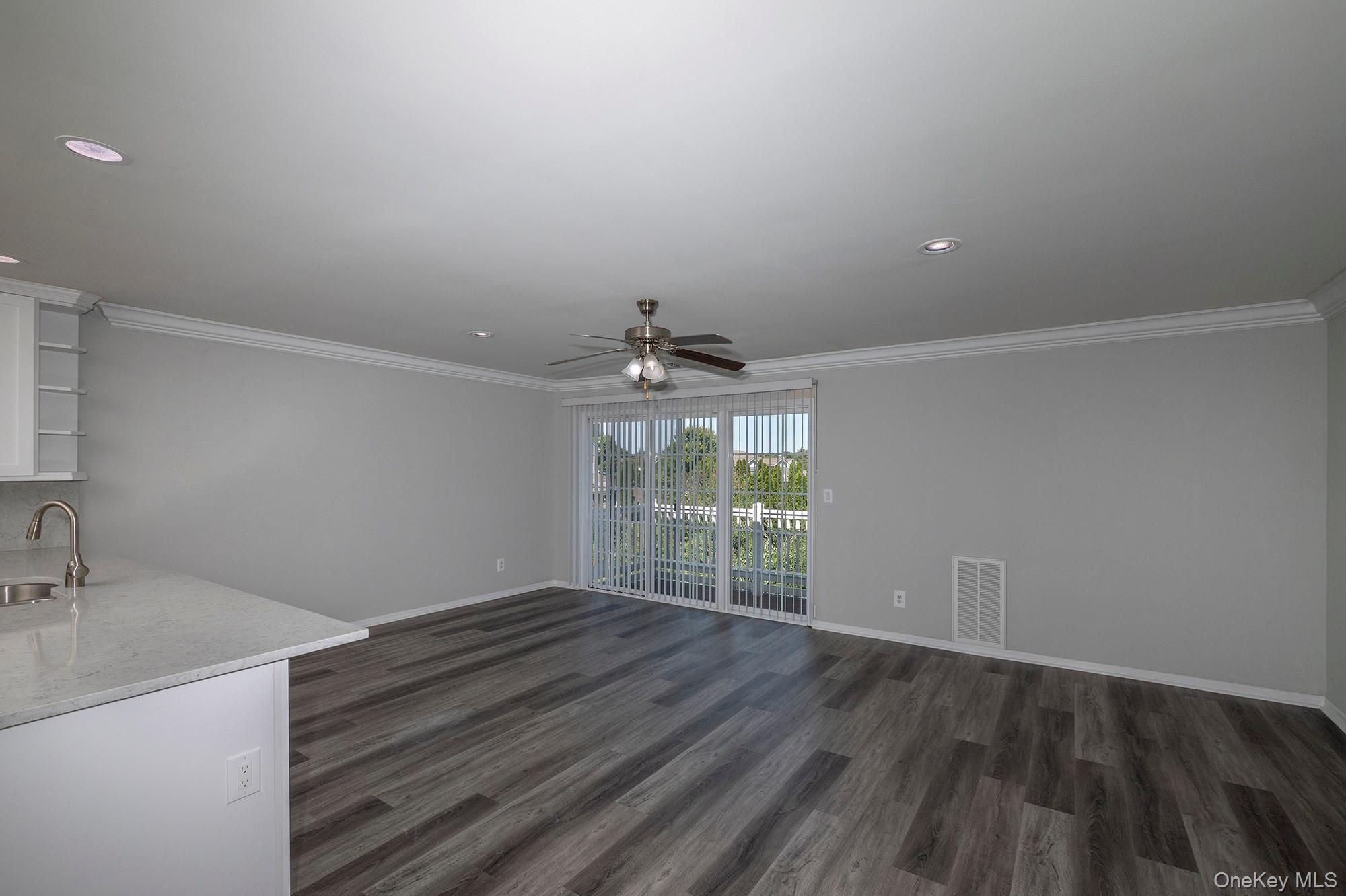 170 Overlook Drive # 170, Farmingville, NY 11738