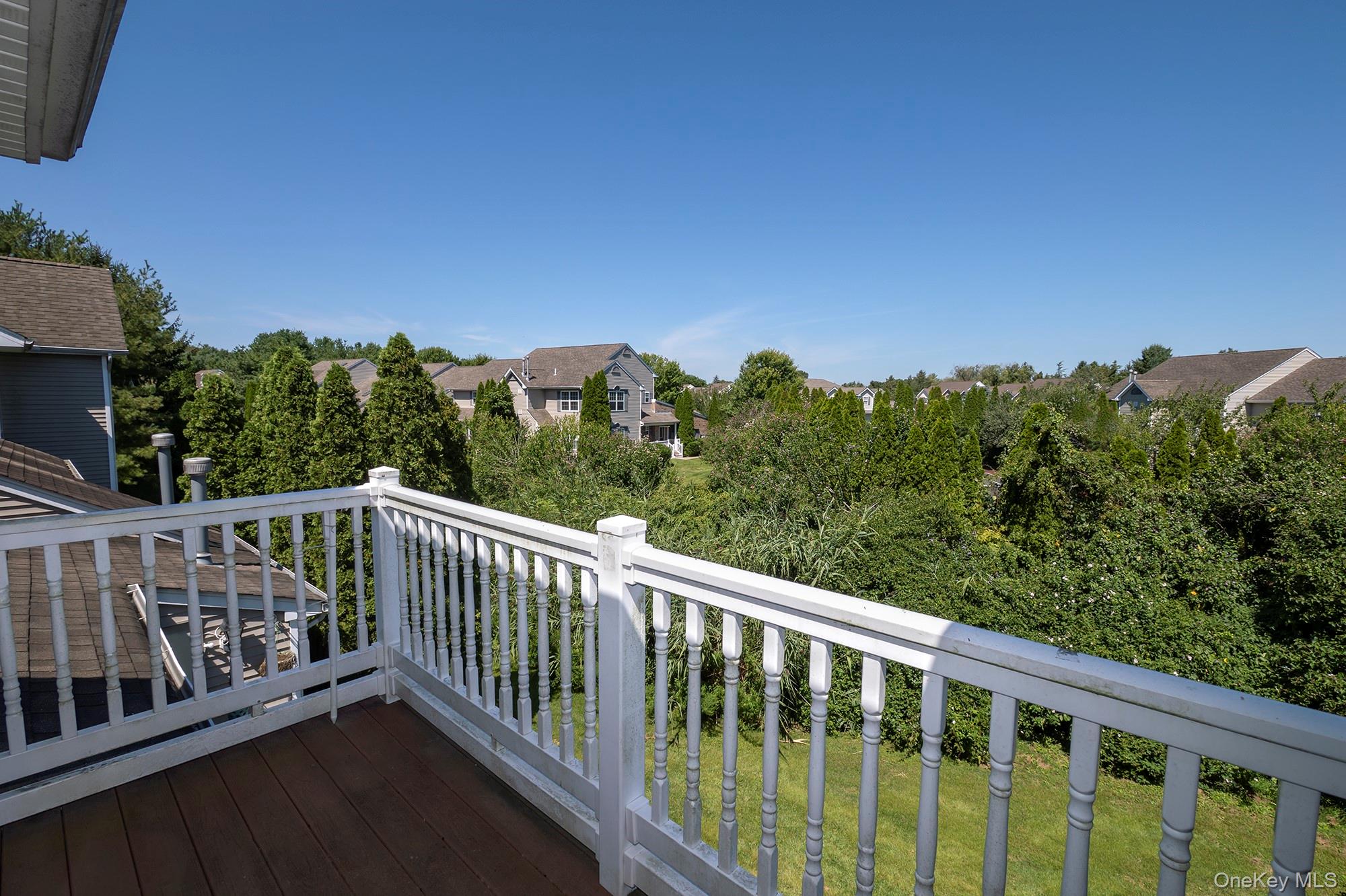 170 Overlook Drive # 170, Farmingville, NY 11738