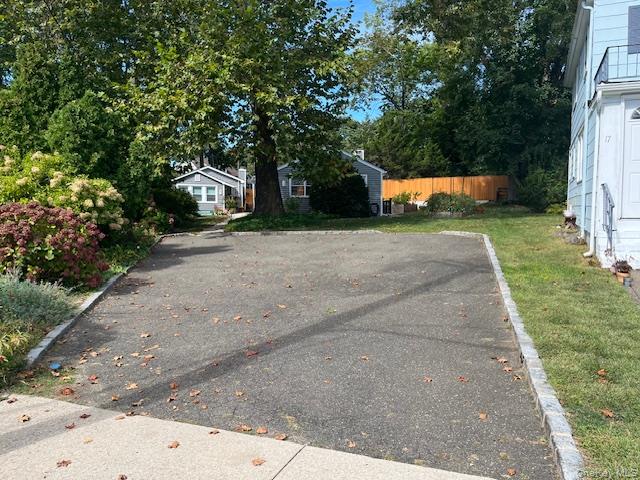 23 West Drive, Port Washington, NY 11050