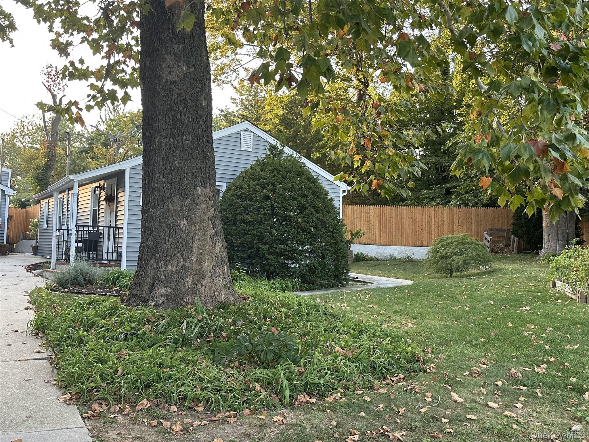 23 West Drive, Port Washington, NY 11050