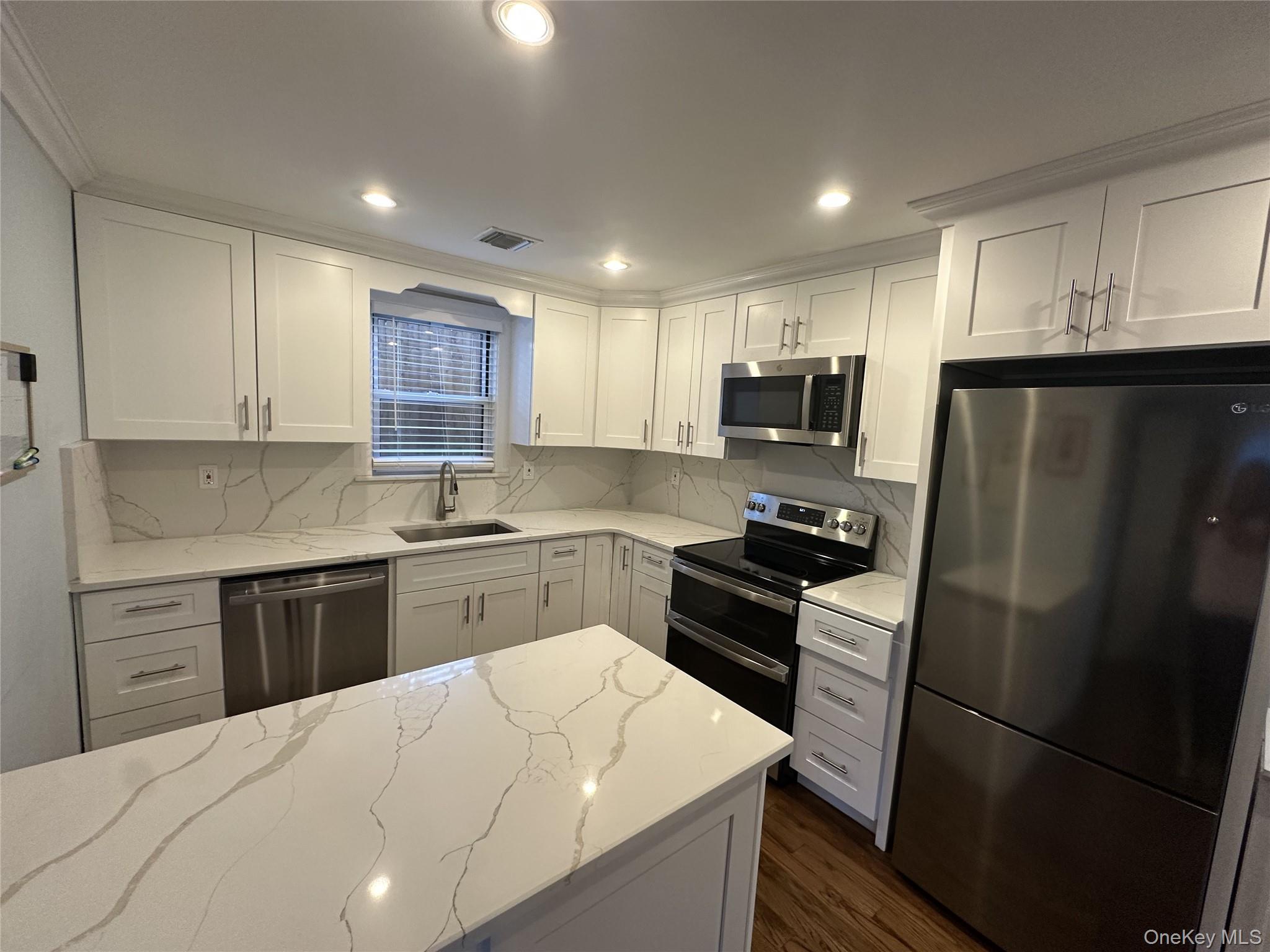 23 West Drive, Port Washington, NY 11050