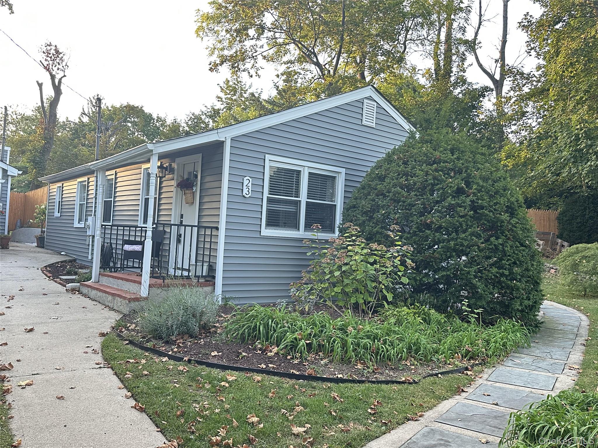 23 West Drive, Port Washington, NY 11050