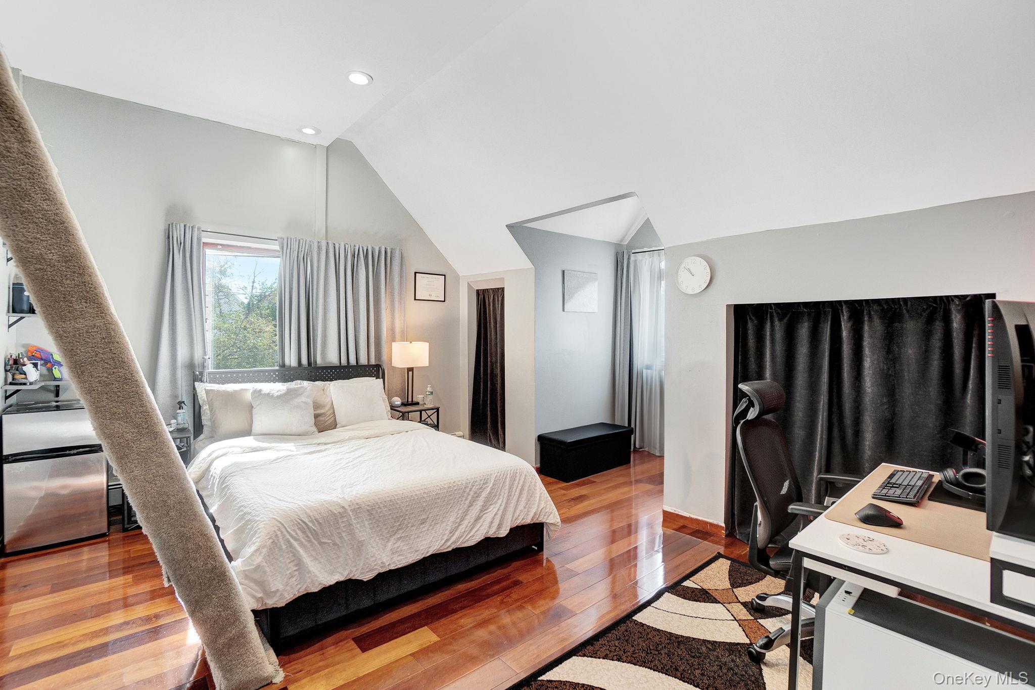 9 Pine Lane, Valley Stream, NY 11581