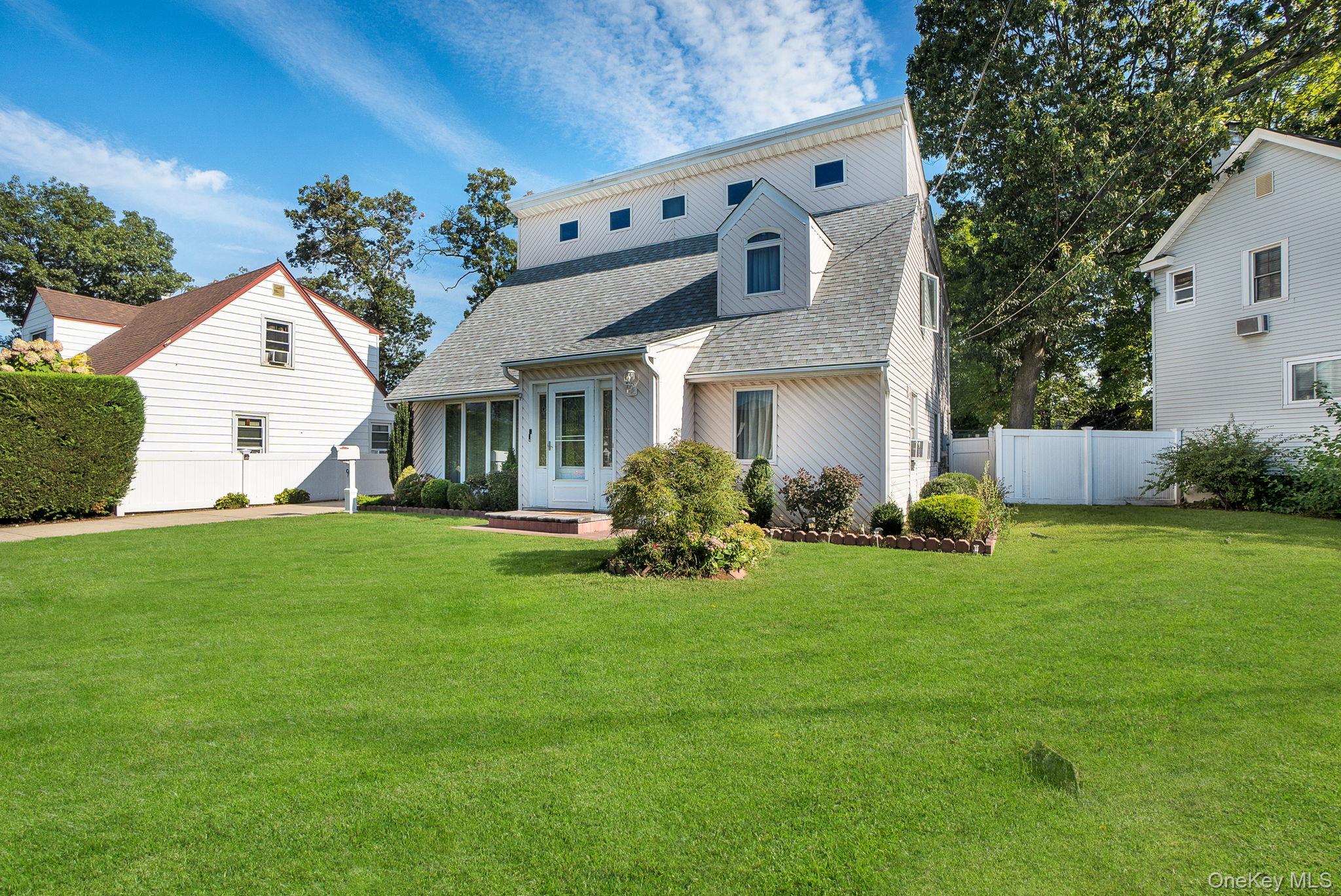 9 Pine Lane, Valley Stream, NY 11581