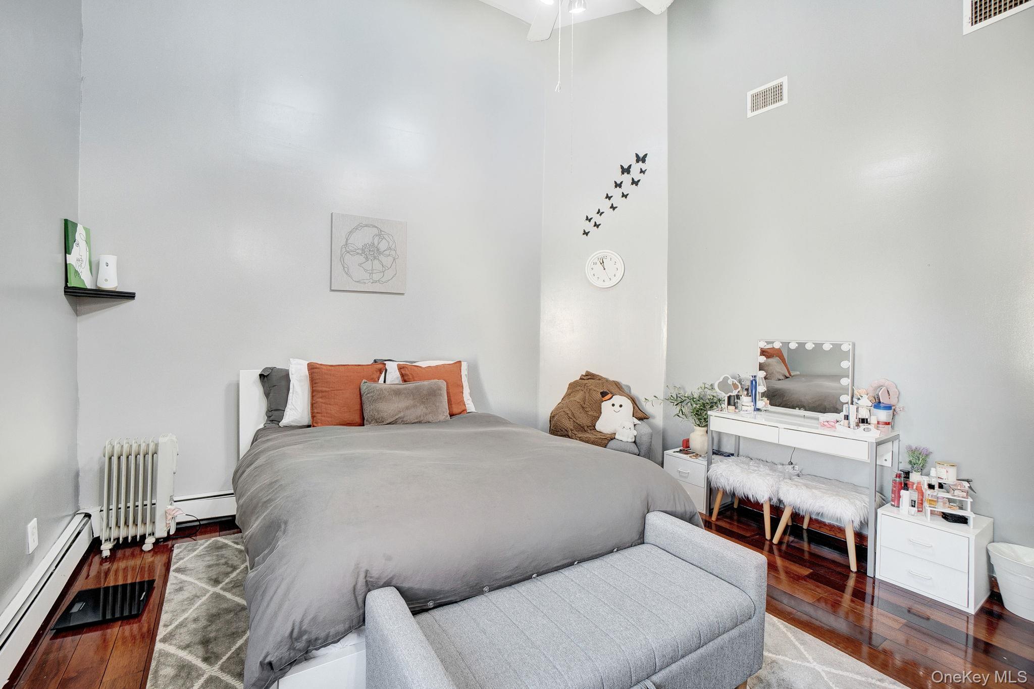 9 Pine Lane, Valley Stream, NY 11581