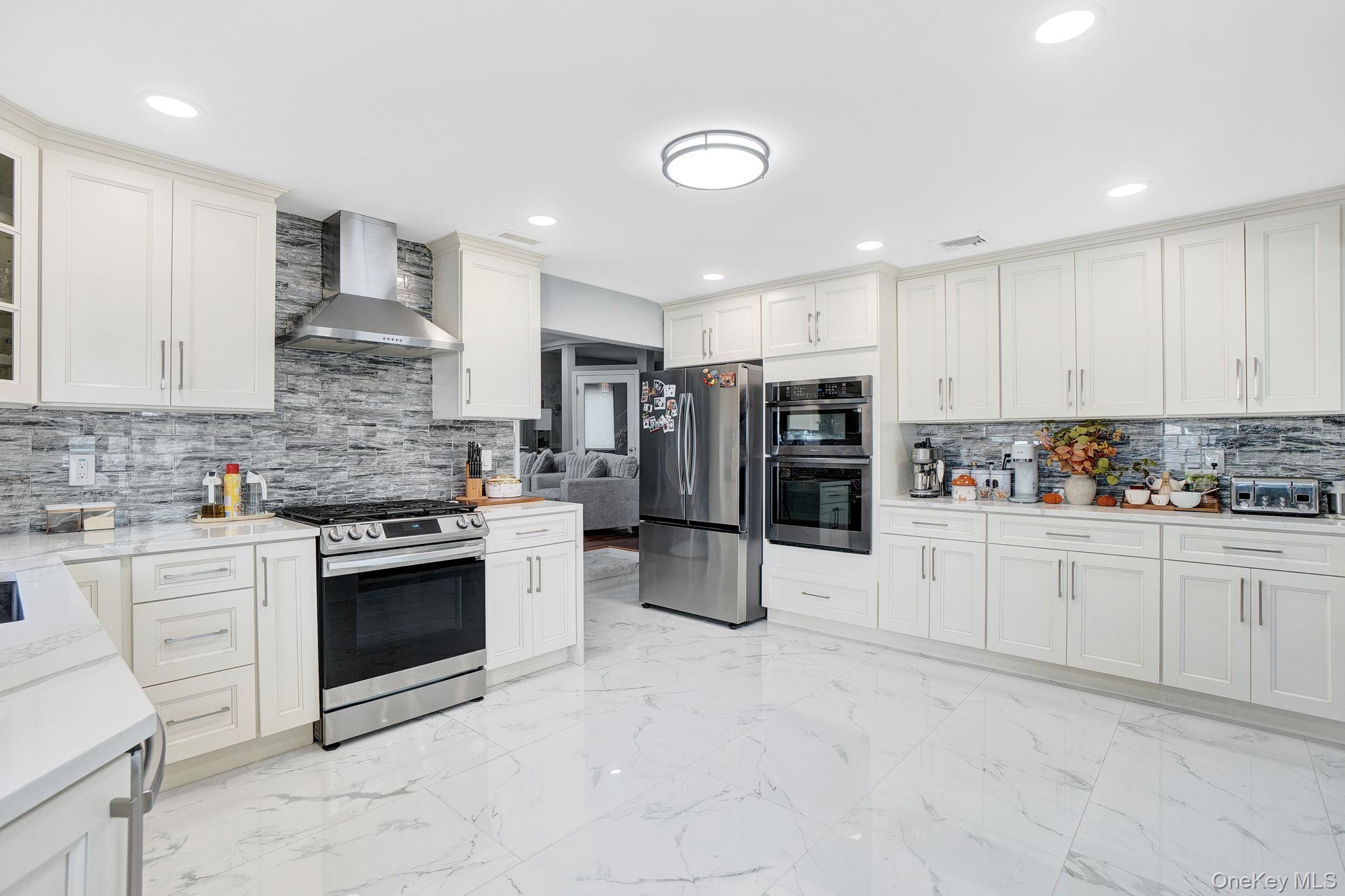 9 Pine Lane, Valley Stream, NY 11581