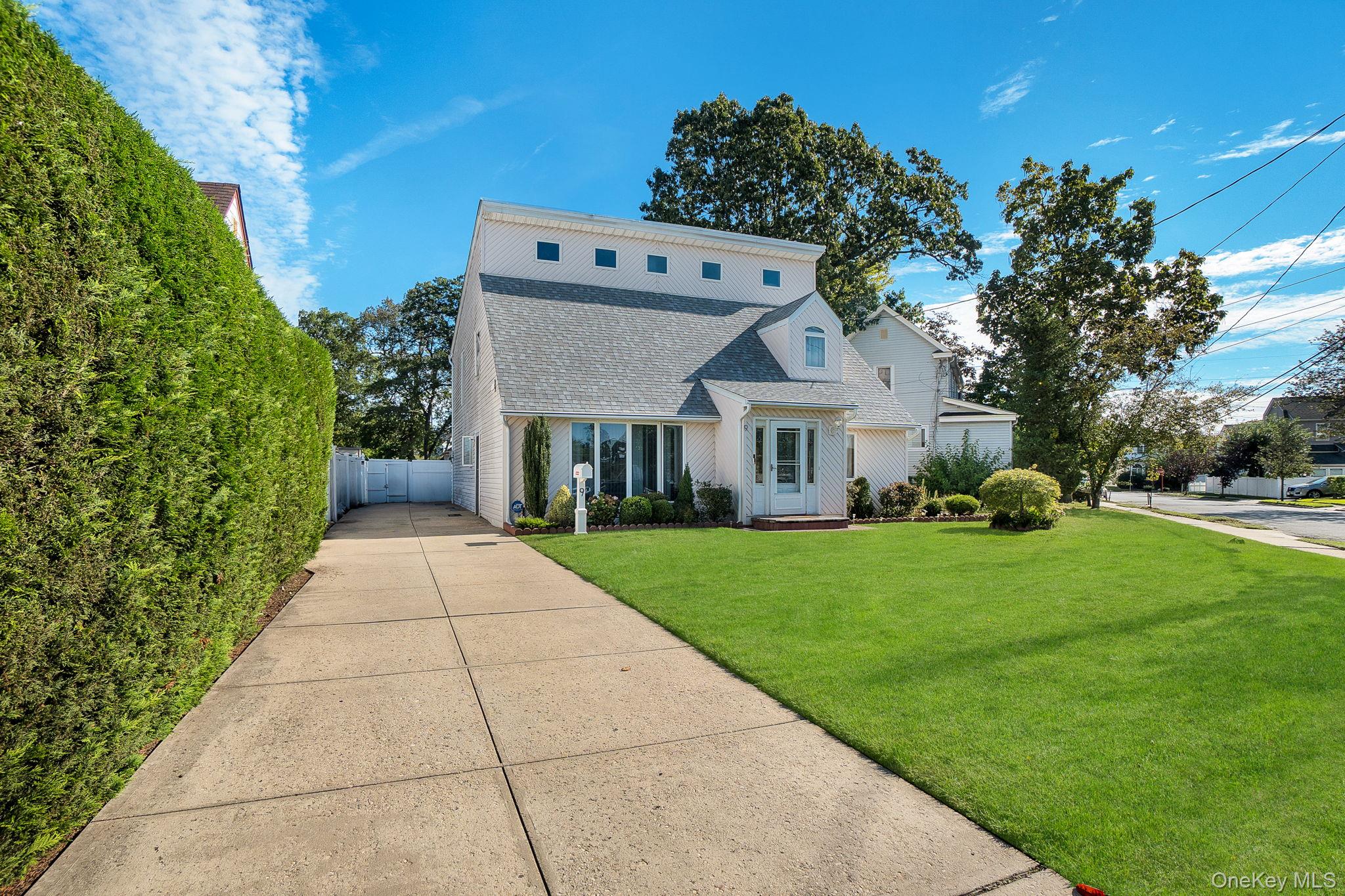 9 Pine Lane, Valley Stream, NY 11581