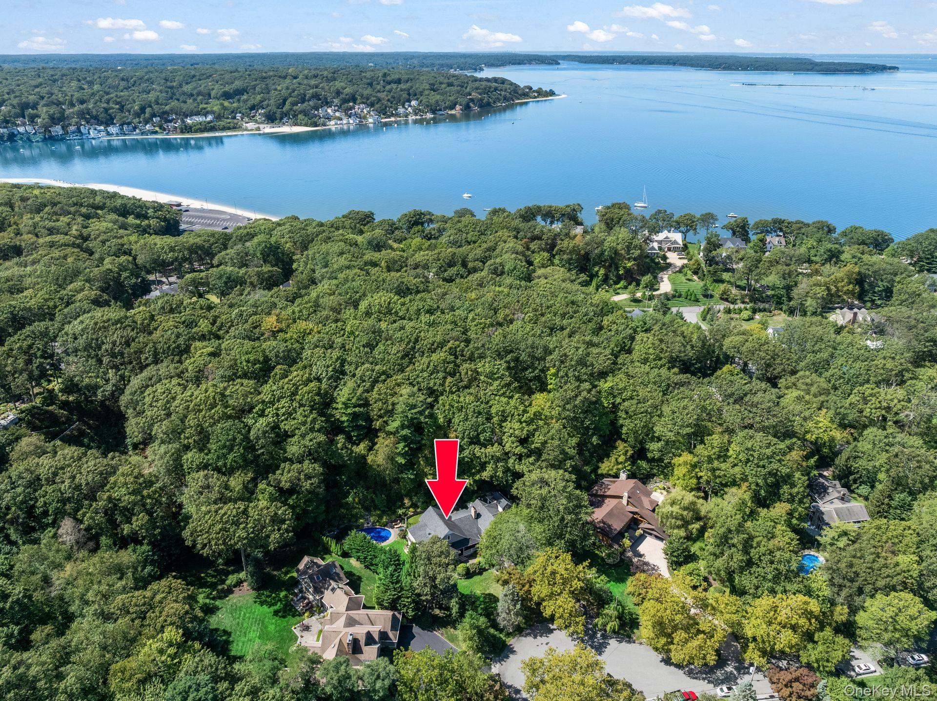 10 Hollise Court, Centerport, NY 11721