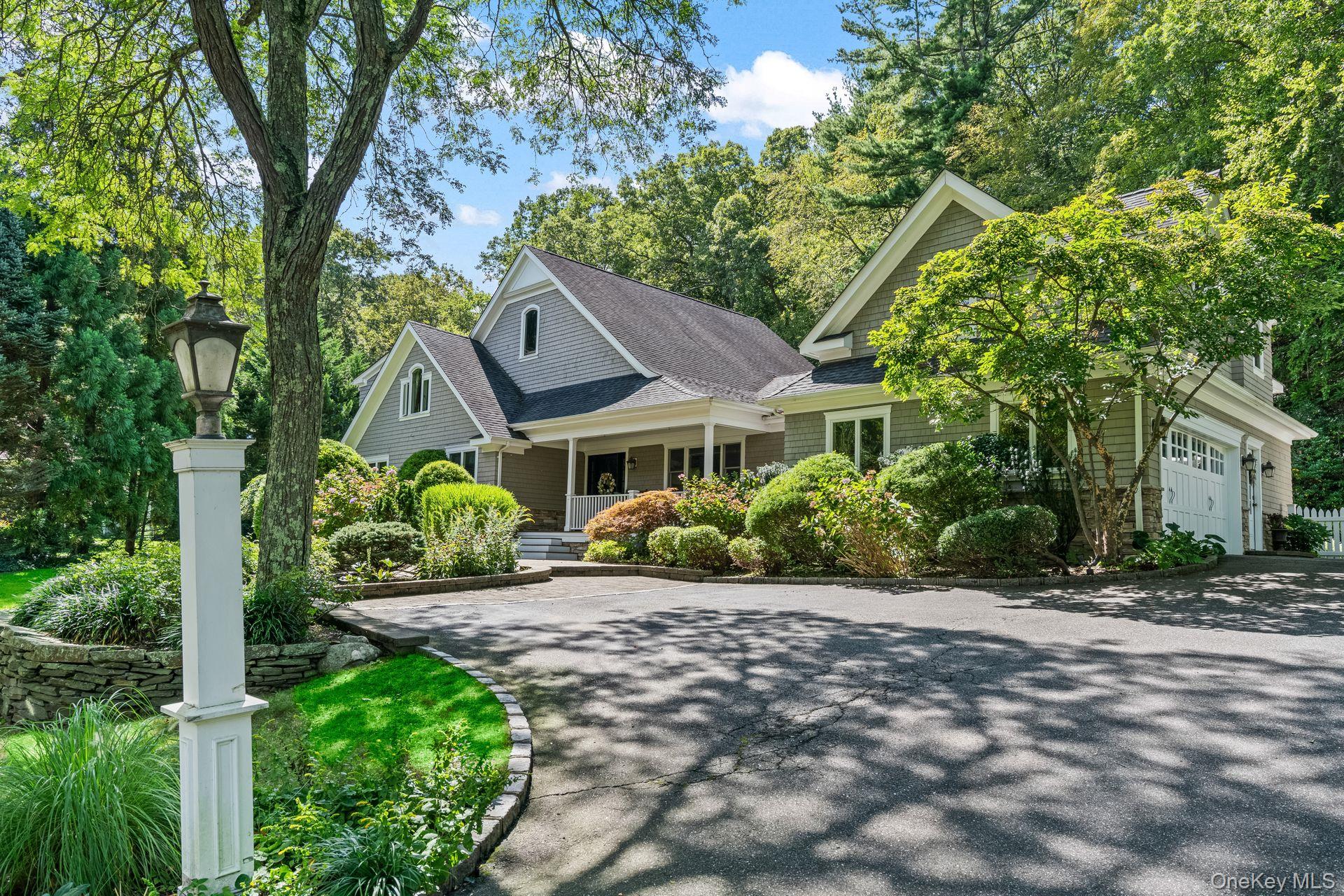 10 Hollise Court, Centerport, NY 11721