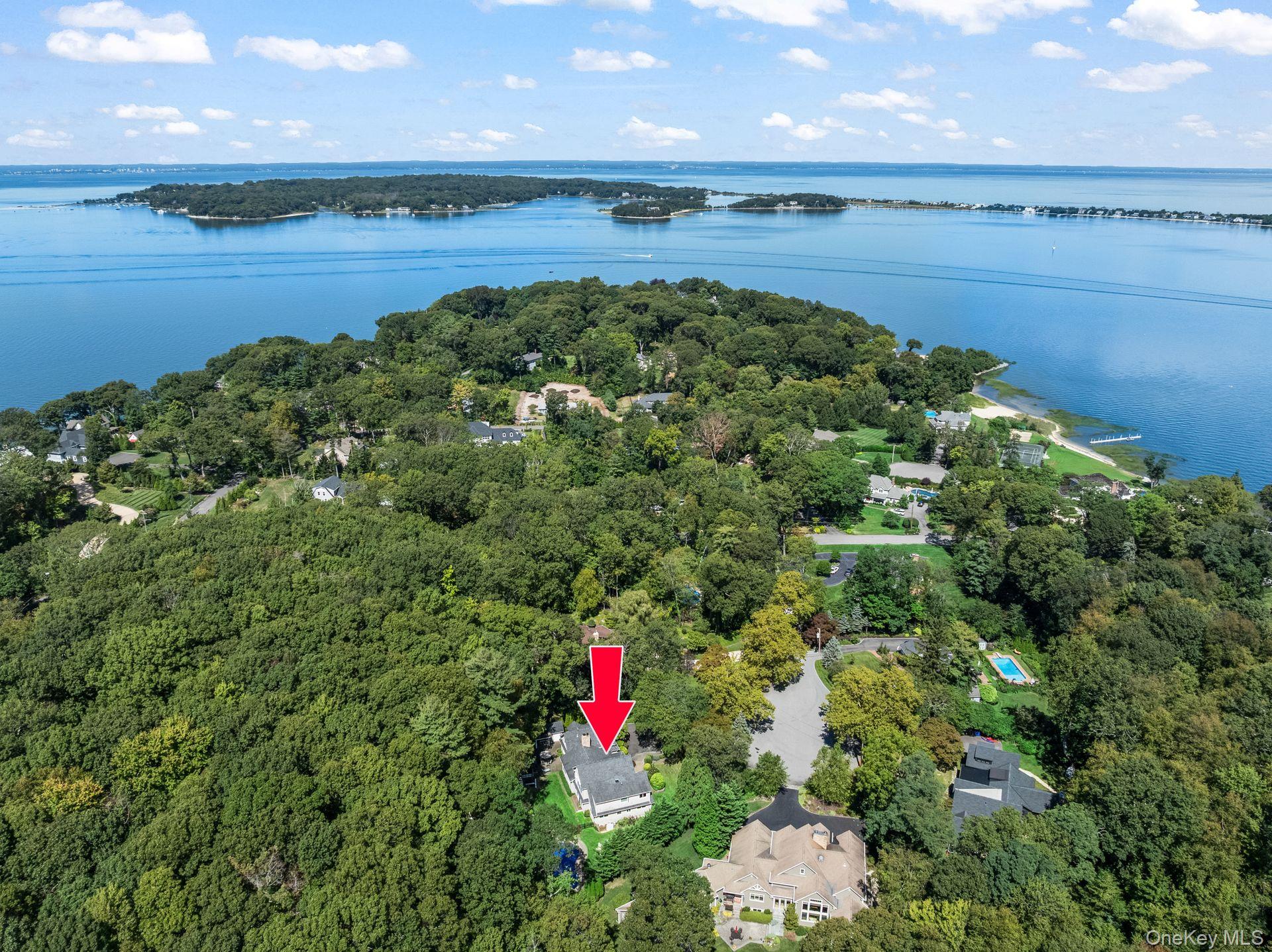 10 Hollise Court, Centerport, NY 11721