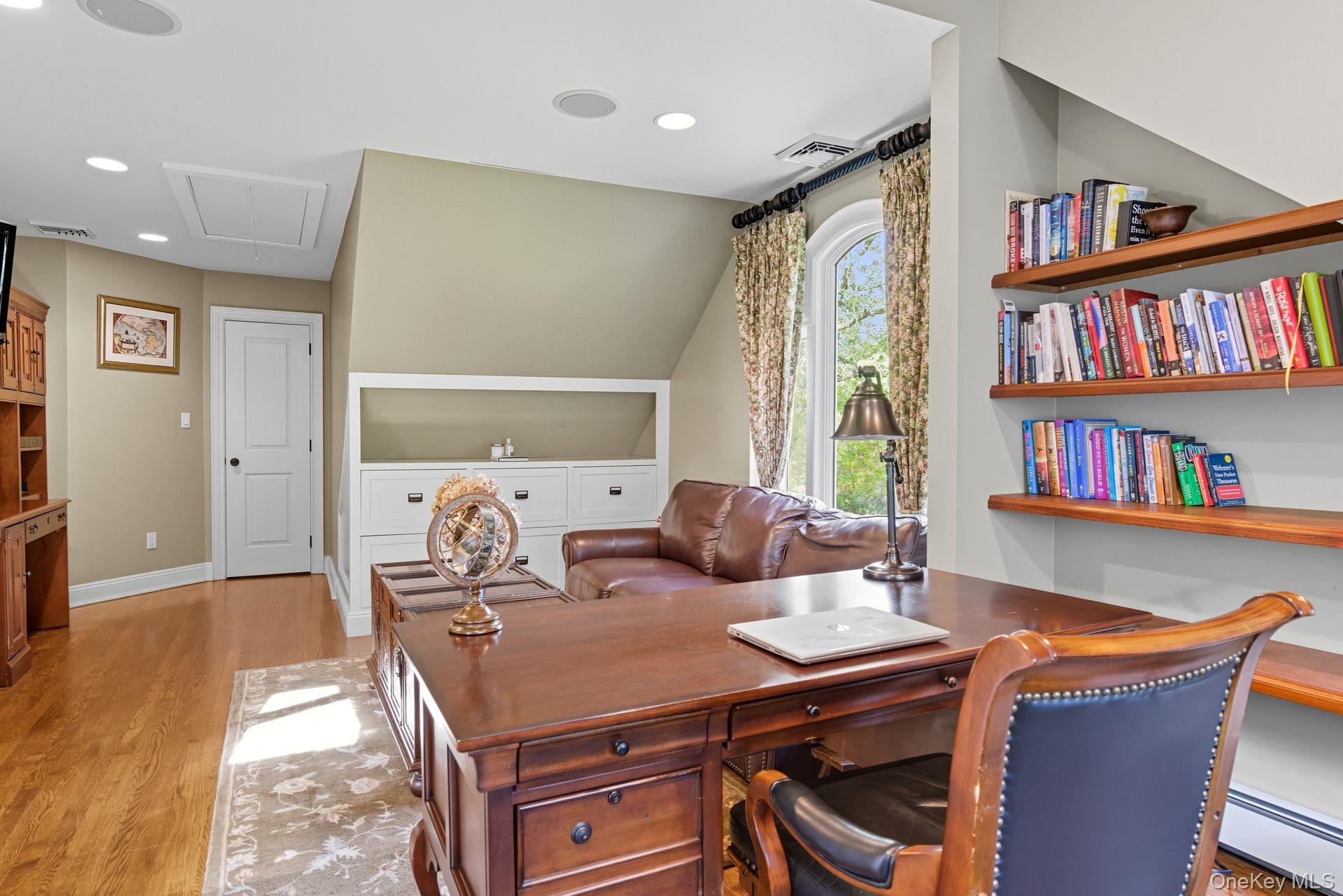 10 Hollise Court, Centerport, NY 11721