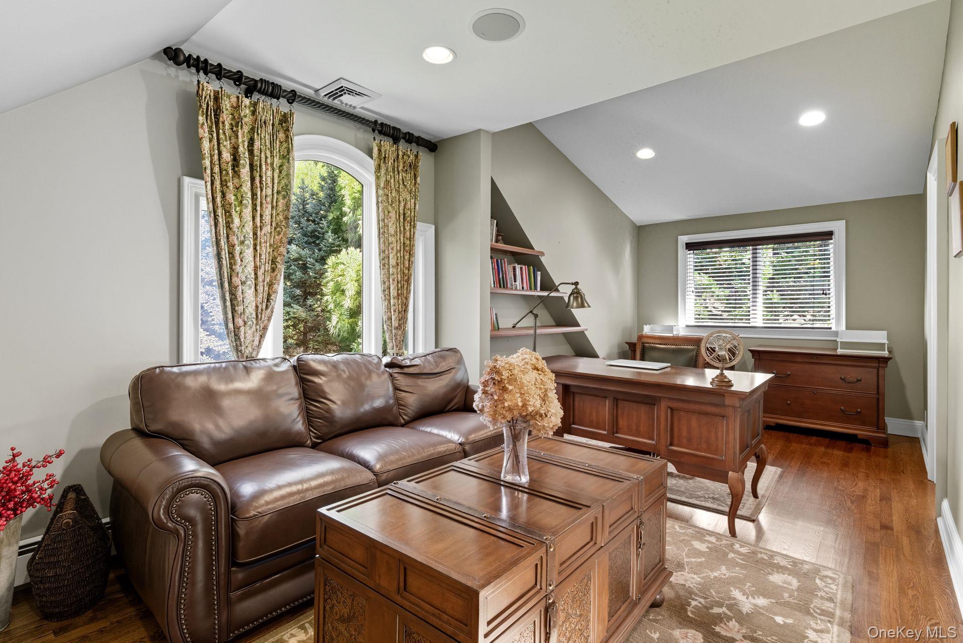 10 Hollise Court, Centerport, NY 11721