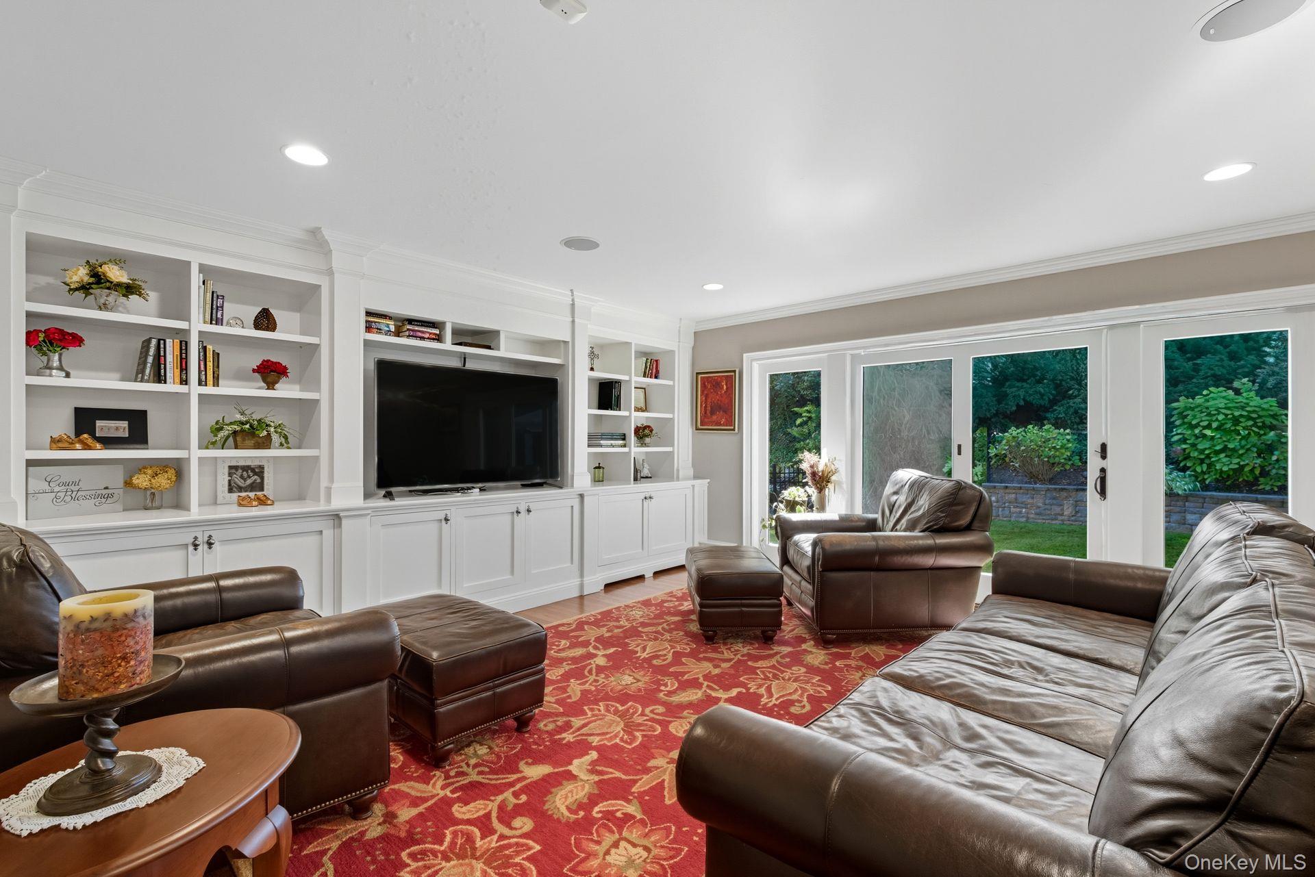 10 Hollise Court, Centerport, NY 11721