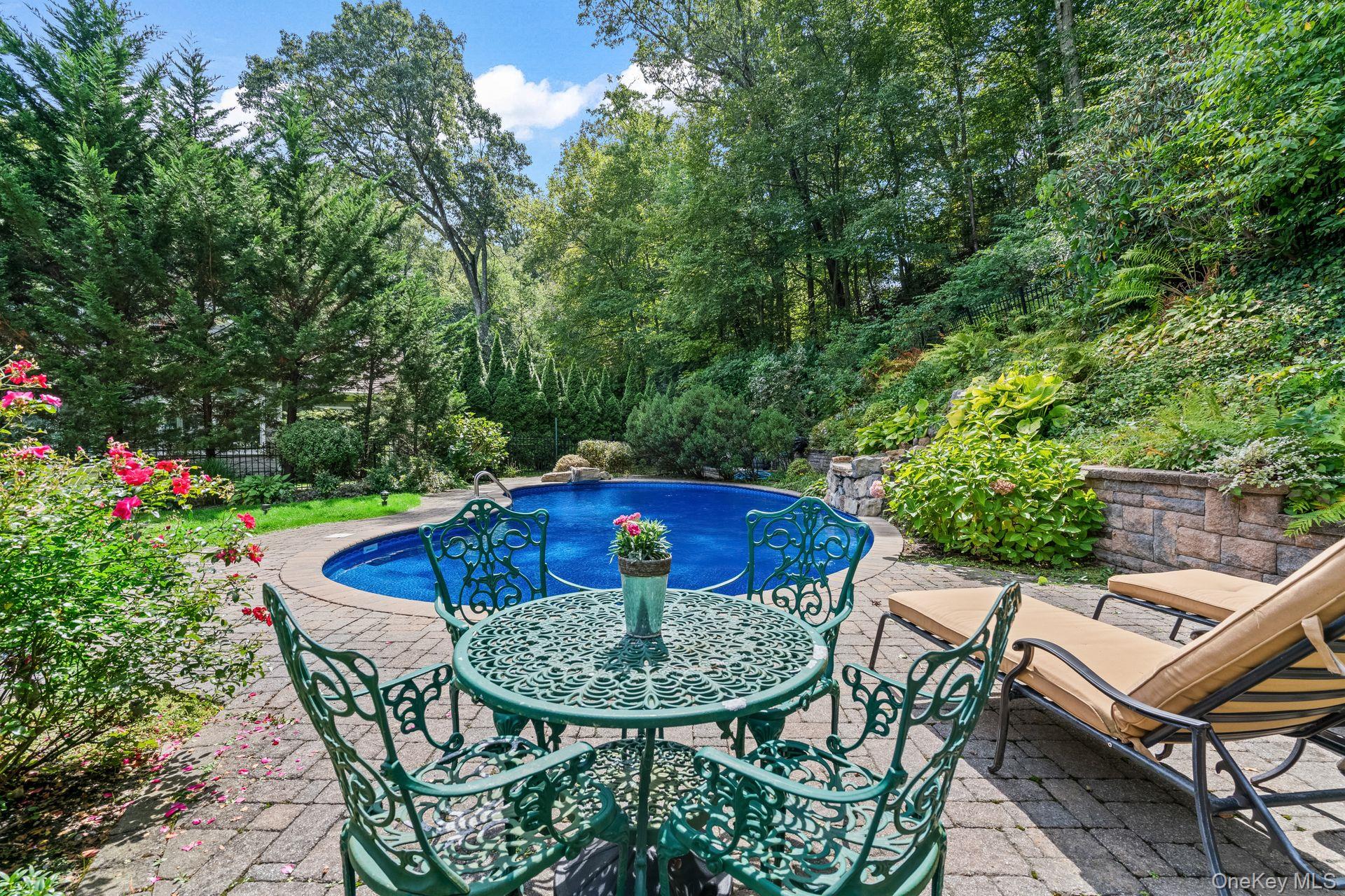 10 Hollise Court, Centerport, NY 11721