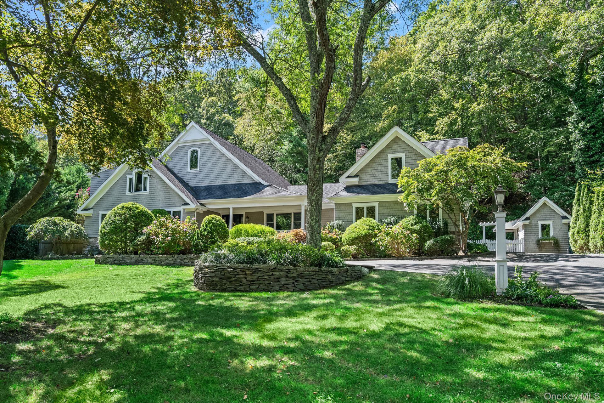 10 Hollise Court, Centerport, NY 11721