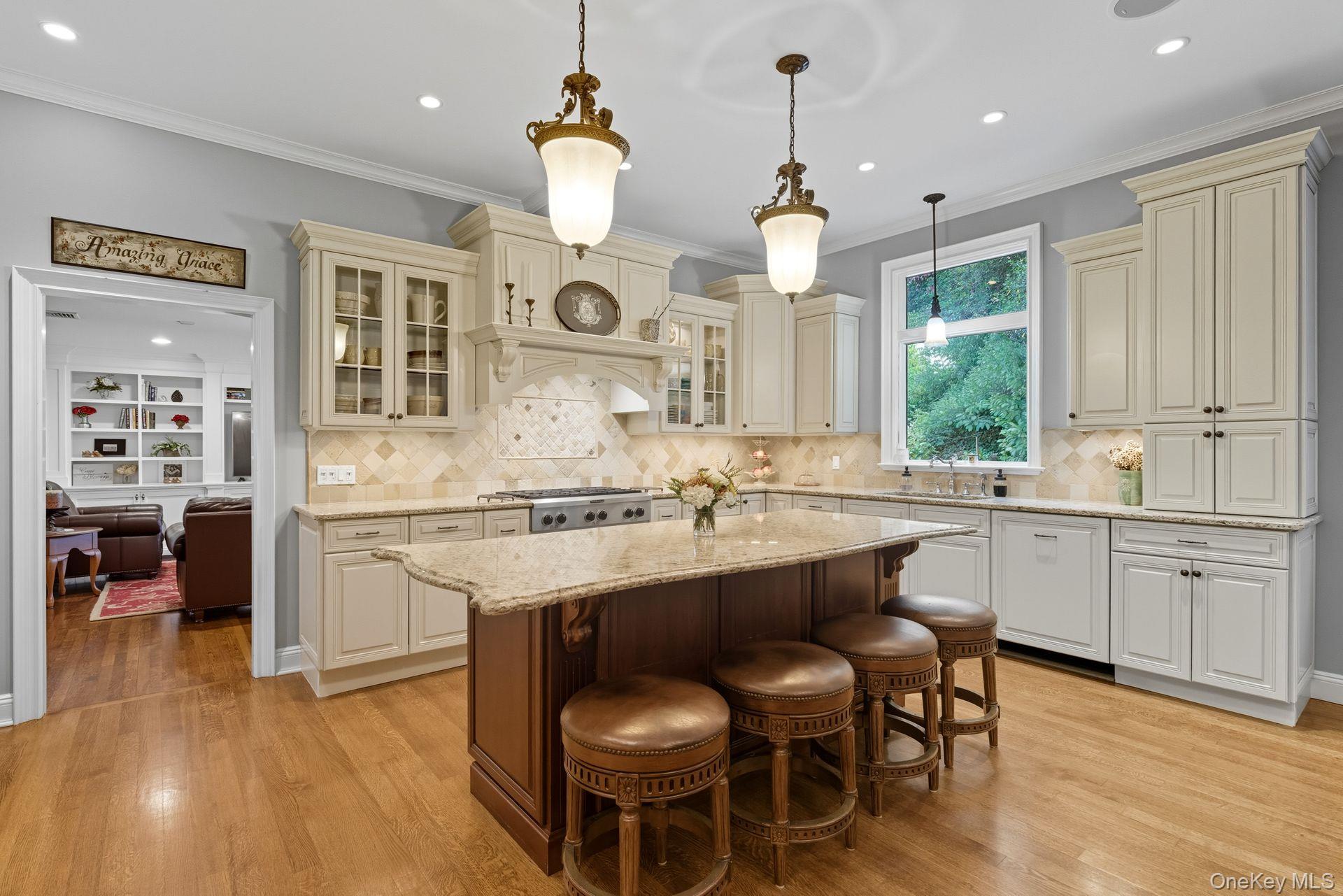 10 Hollise Court, Centerport, NY 11721