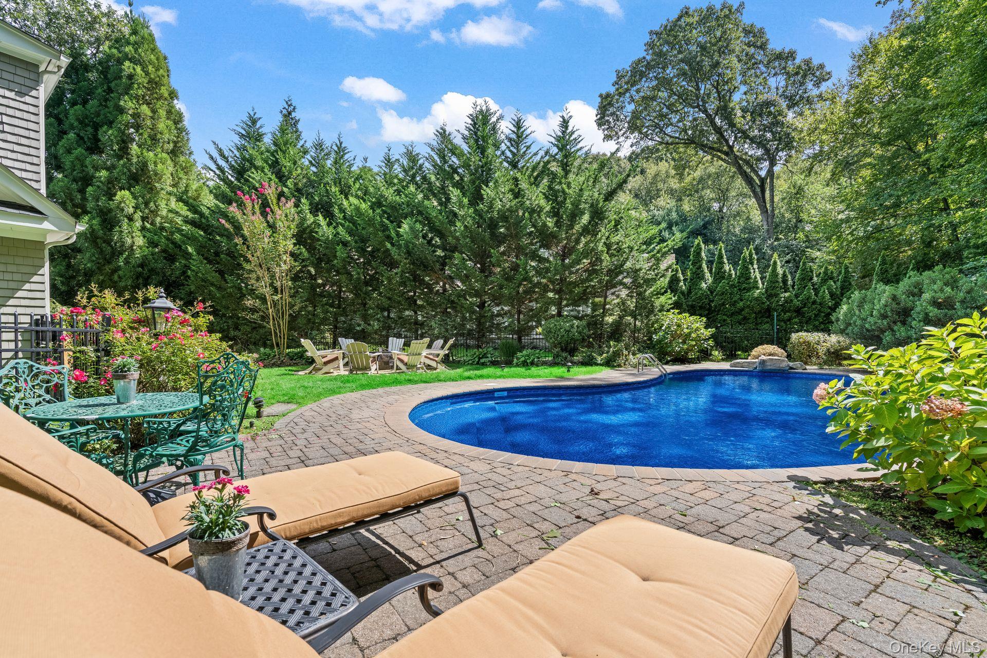 10 Hollise Court, Centerport, NY 11721