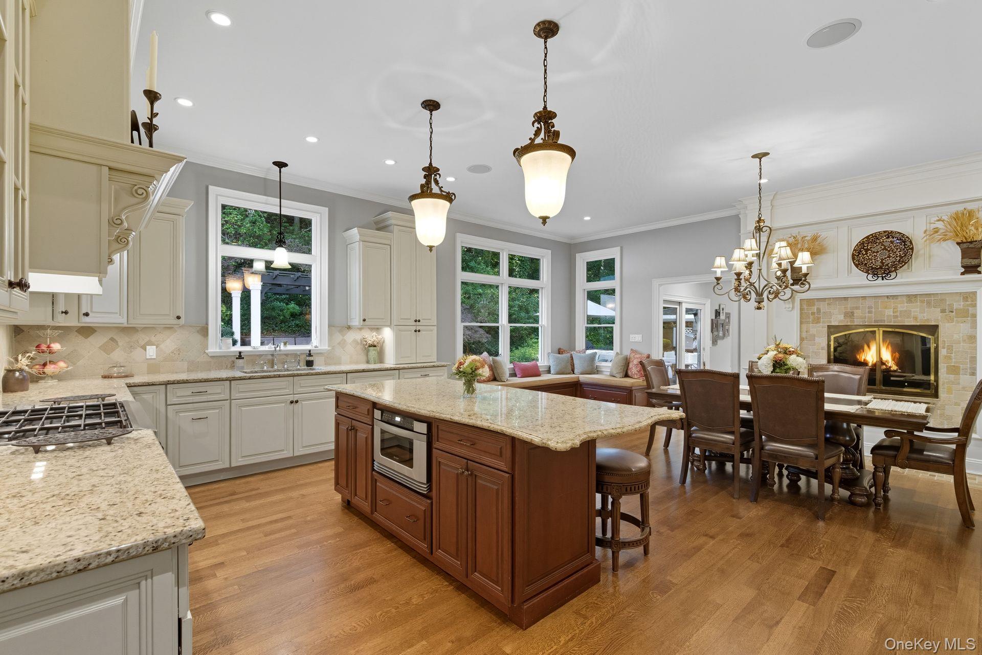 10 Hollise Court, Centerport, NY 11721