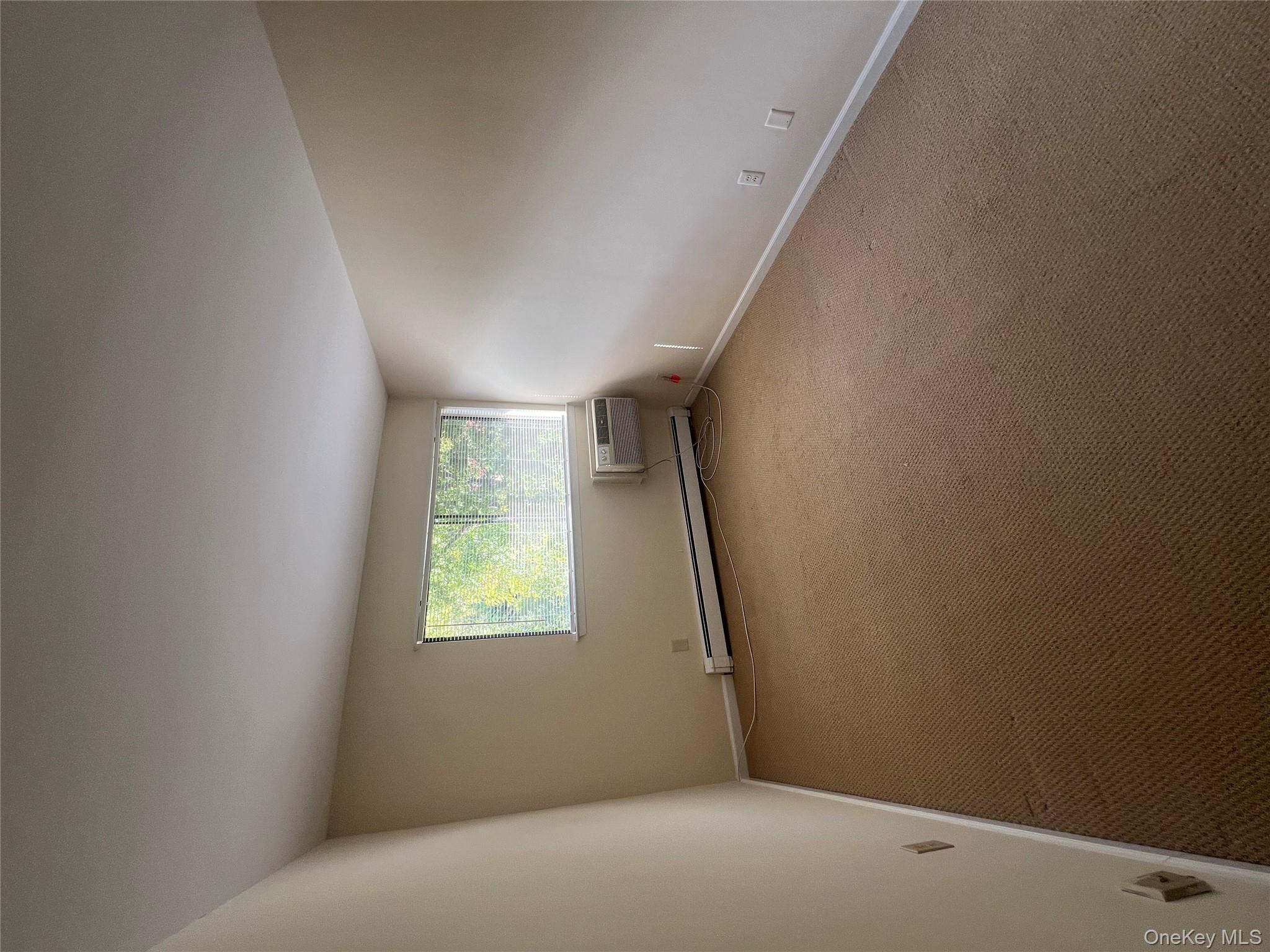 2 Granada Crescent # 8, White Plains, NY 10603