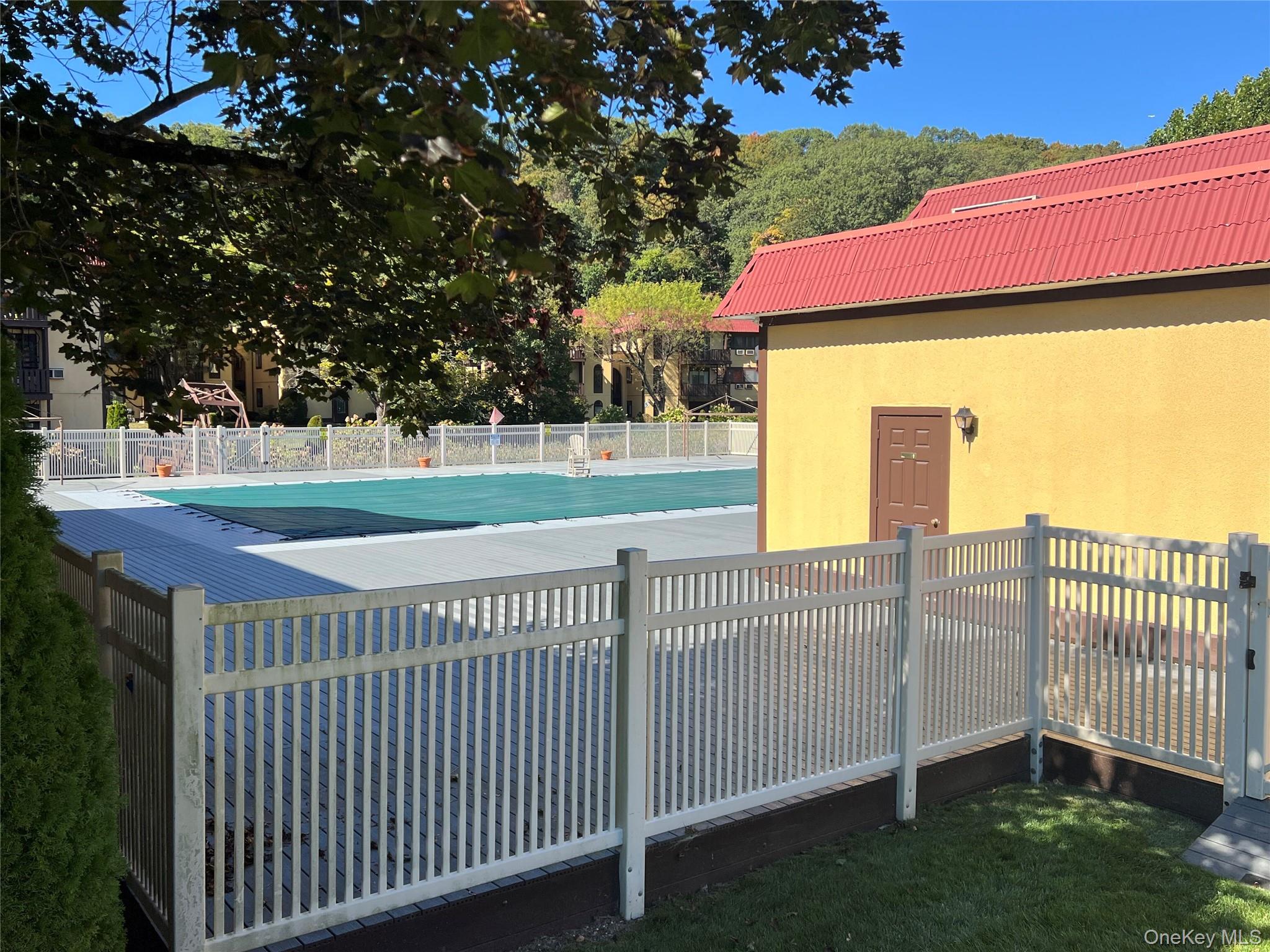 2 Granada Crescent # 8, White Plains, NY 10603