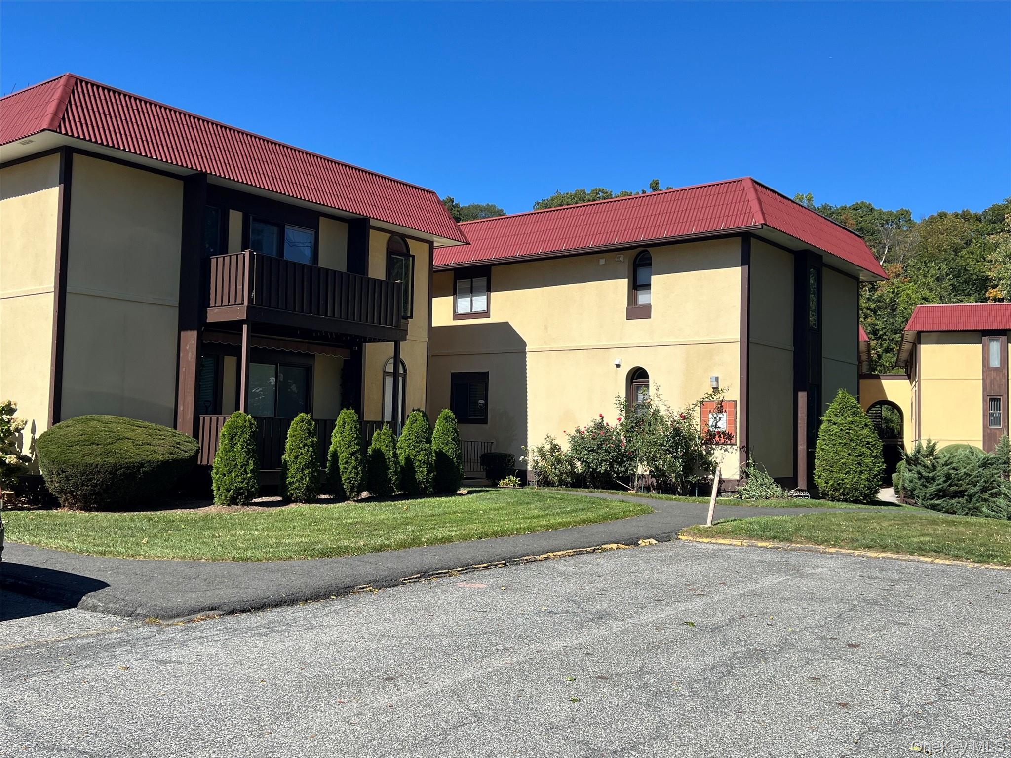 2 Granada Crescent # 8, White Plains, NY 10603