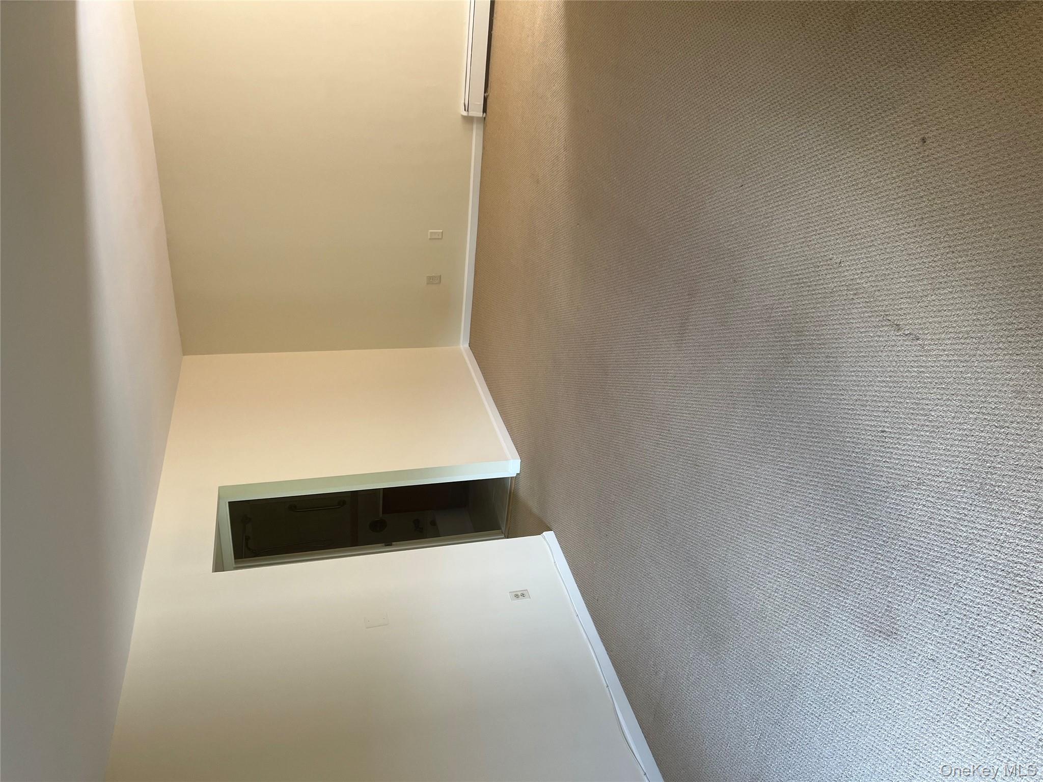 2 Granada Crescent # 8, White Plains, NY 10603