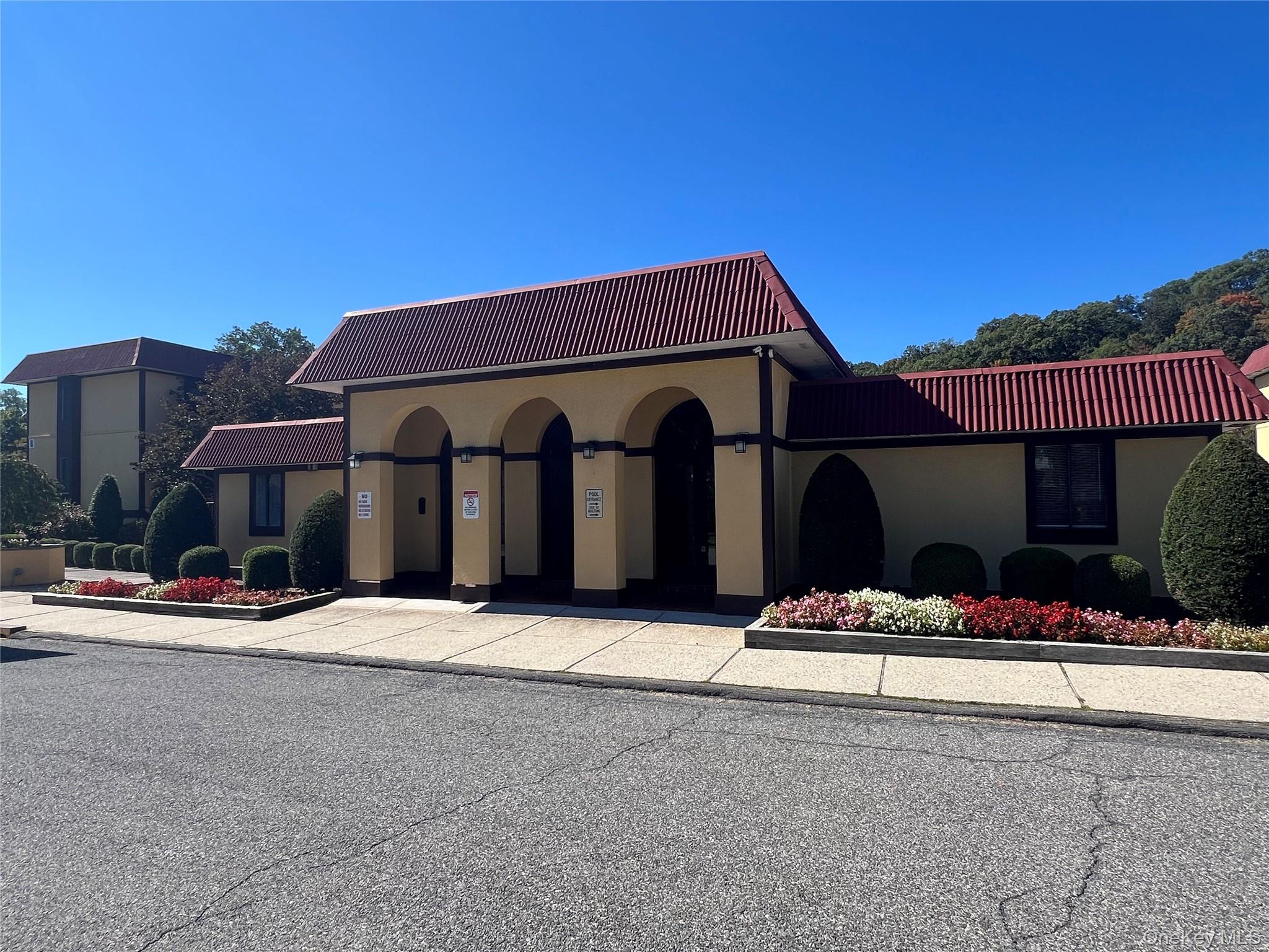 2 Granada Crescent # 8, White Plains, NY 10603