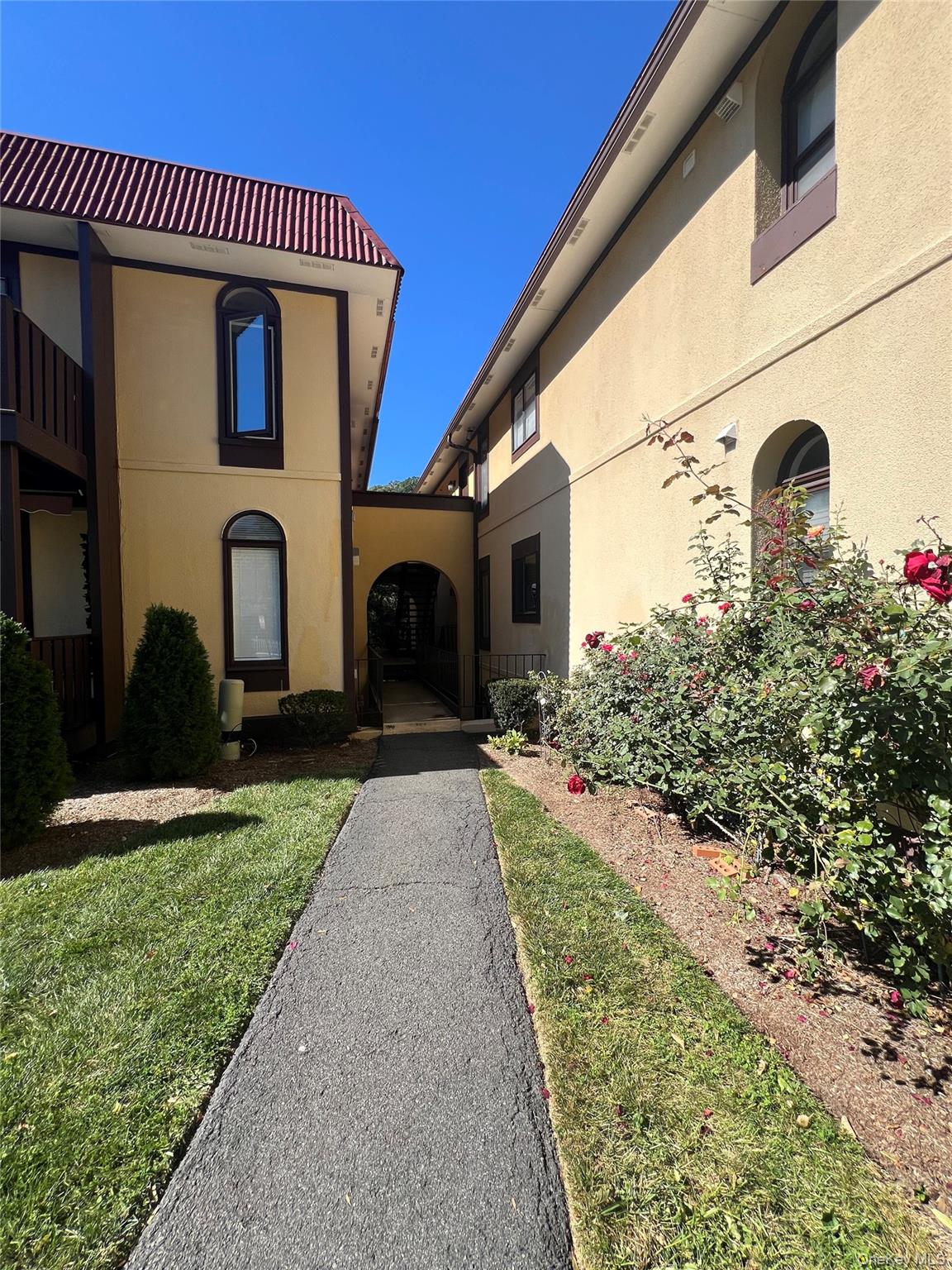 2 Granada Crescent # 8, White Plains, NY 10603