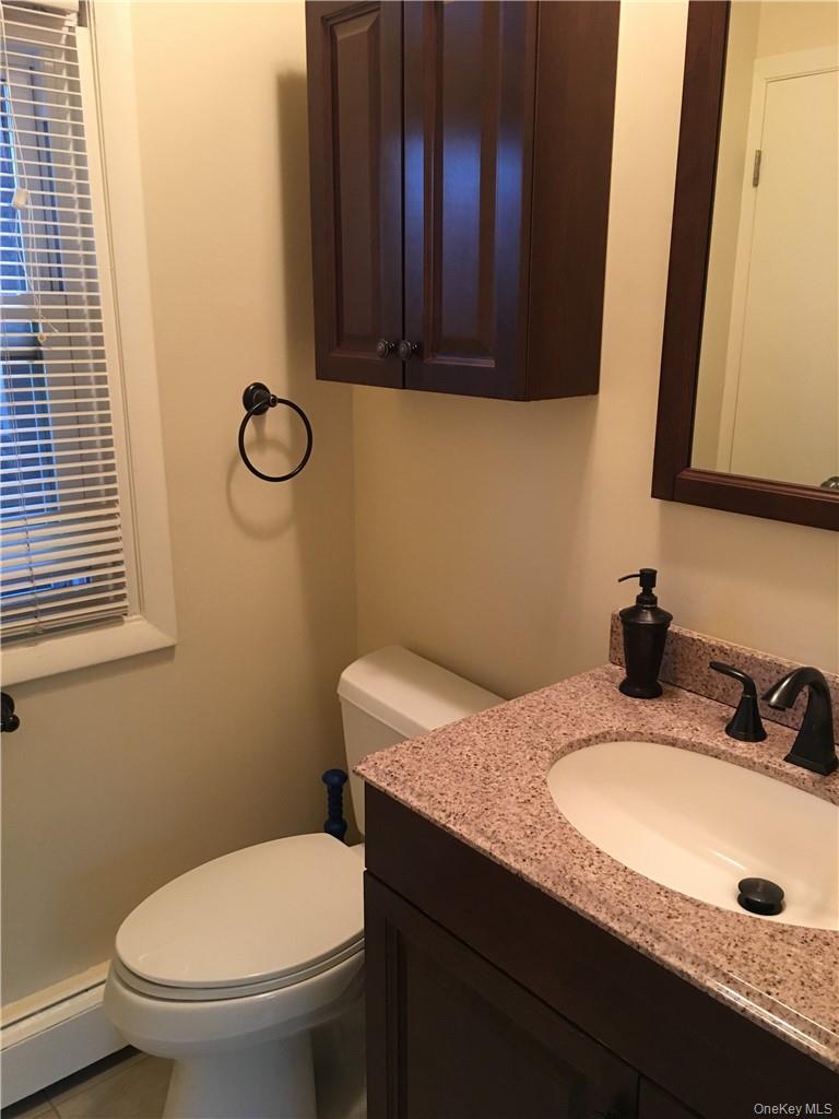 2 Granada Crescent # 8, White Plains, NY 10603