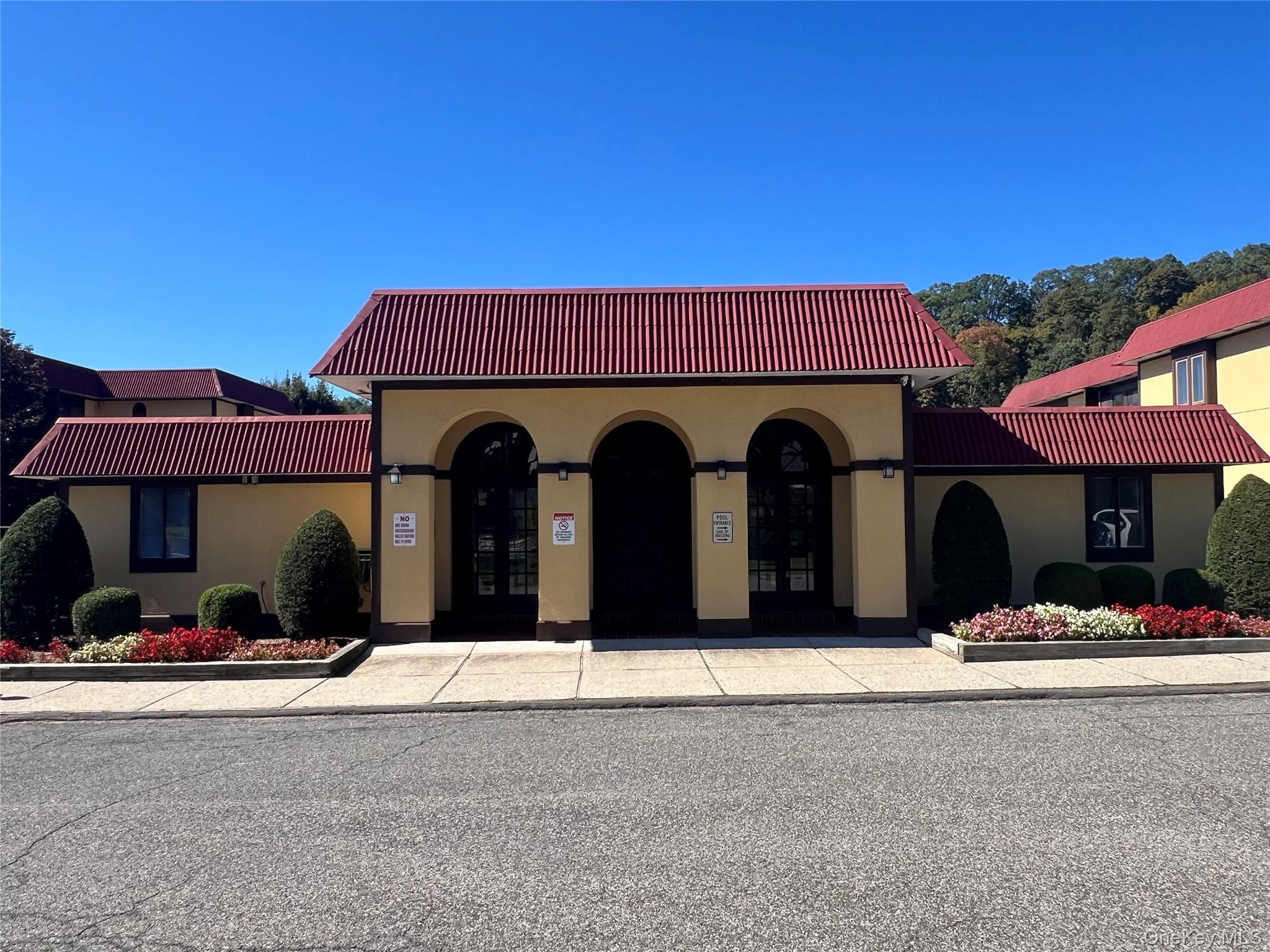 2 Granada Crescent # 8, White Plains, NY 10603