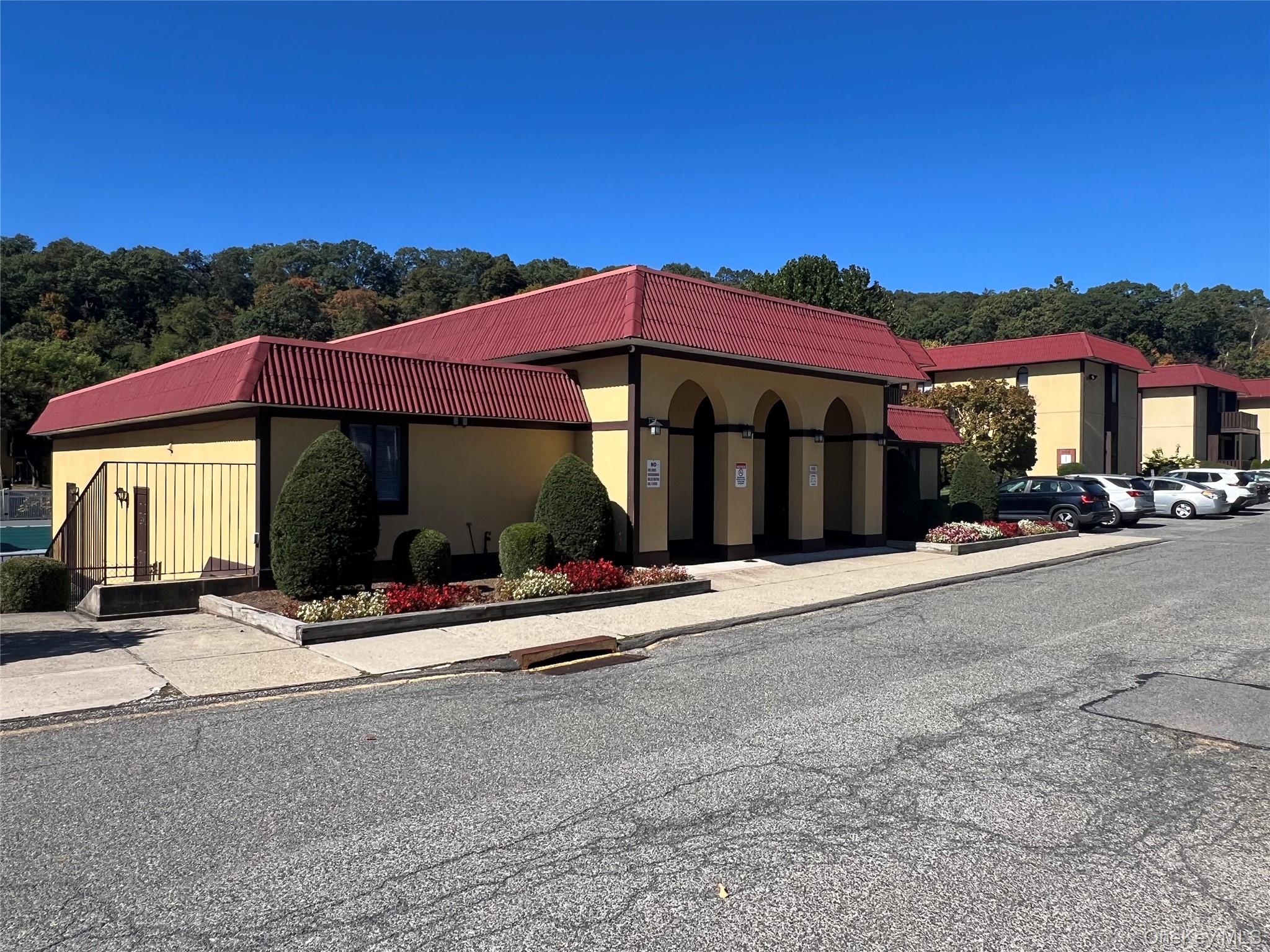 2 Granada Crescent # 8, White Plains, NY 10603