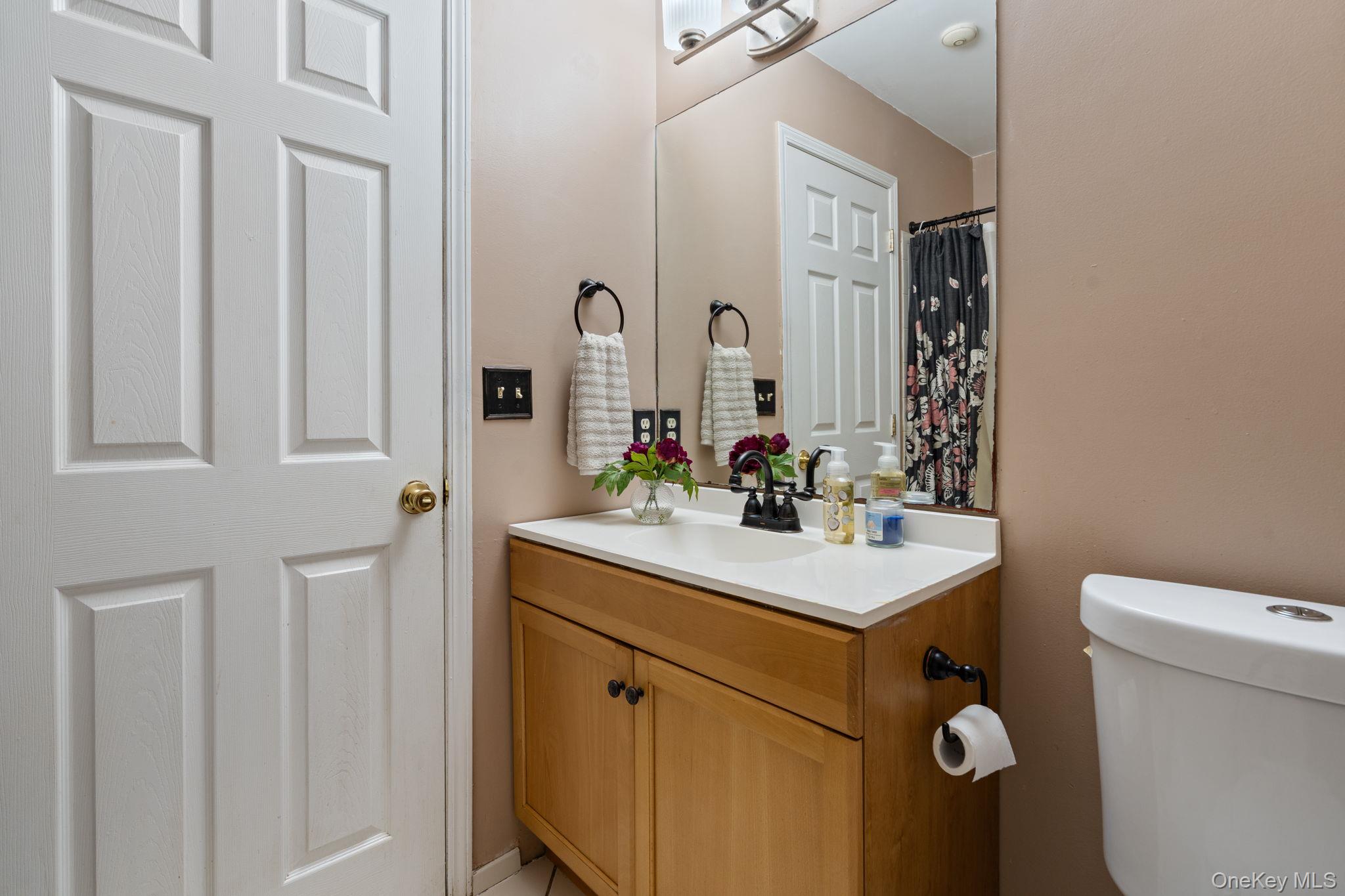 10 Gettysburg Drive, Port Jefferson Station, NY 11776