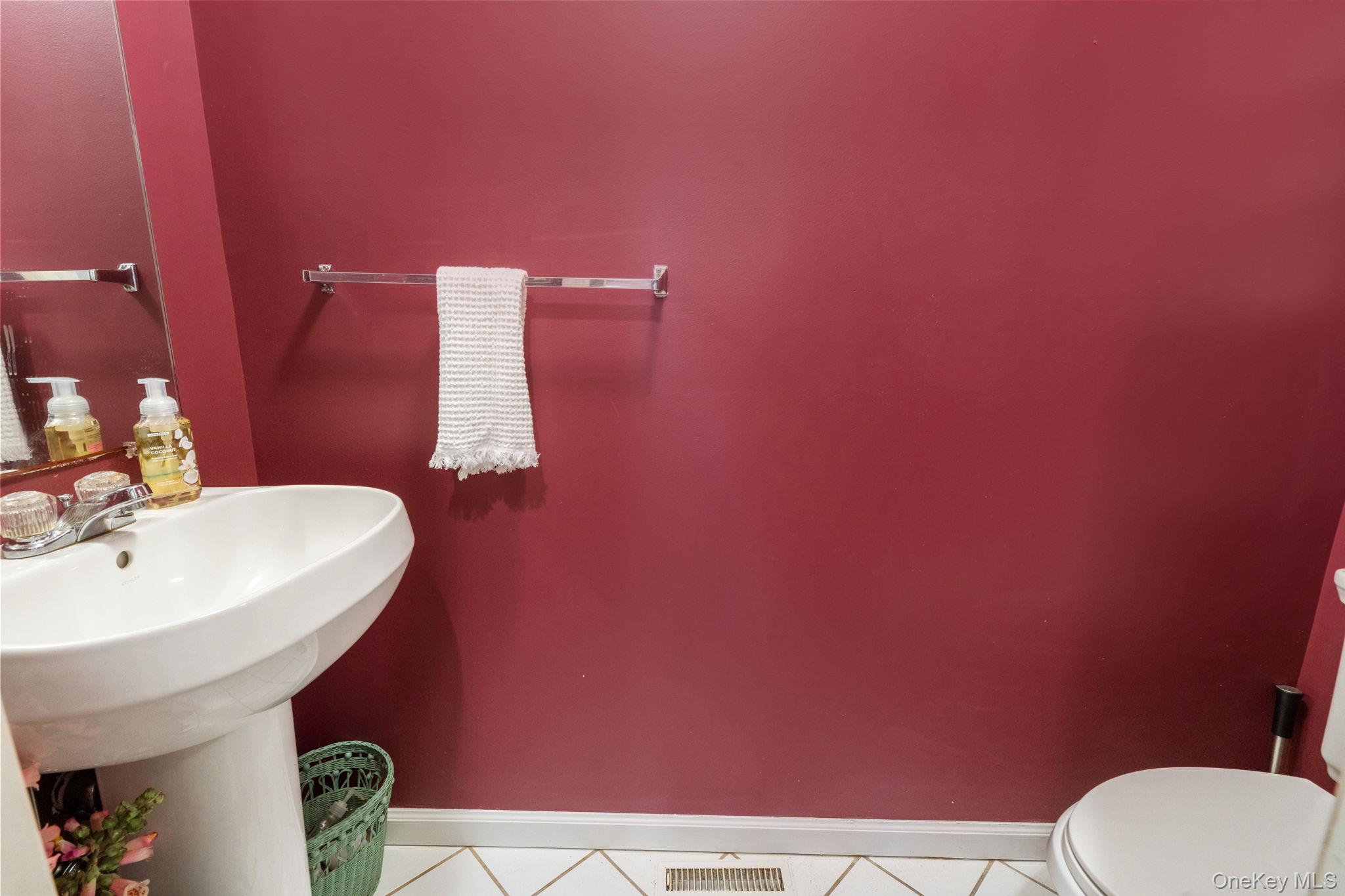 10 Gettysburg Drive, Port Jefferson Station, NY 11776