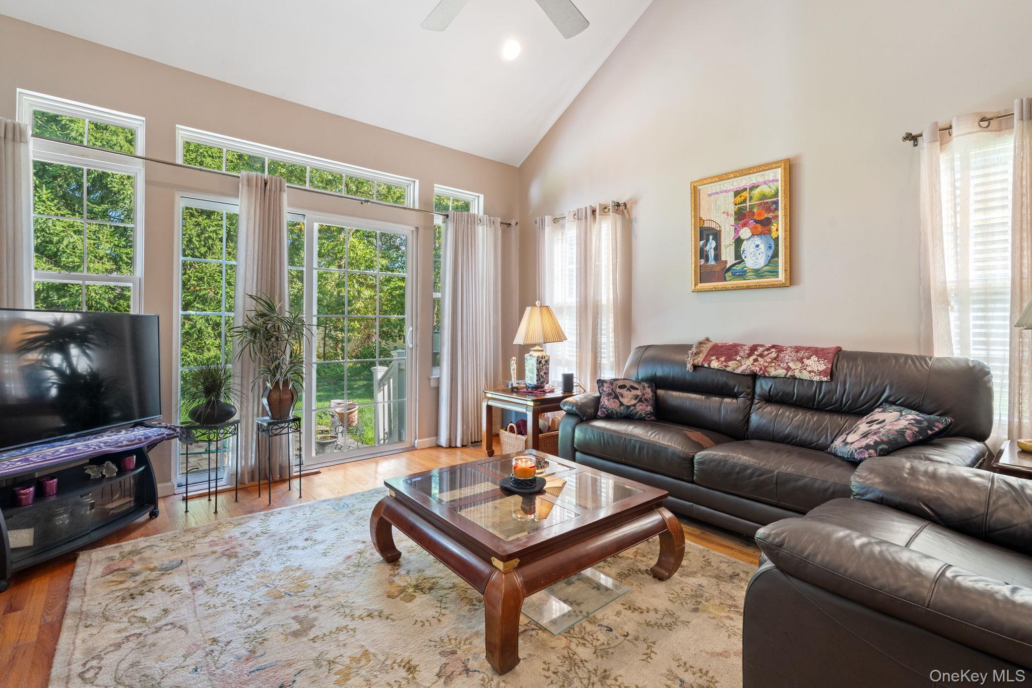 10 Gettysburg Drive, Port Jefferson Station, NY 11776