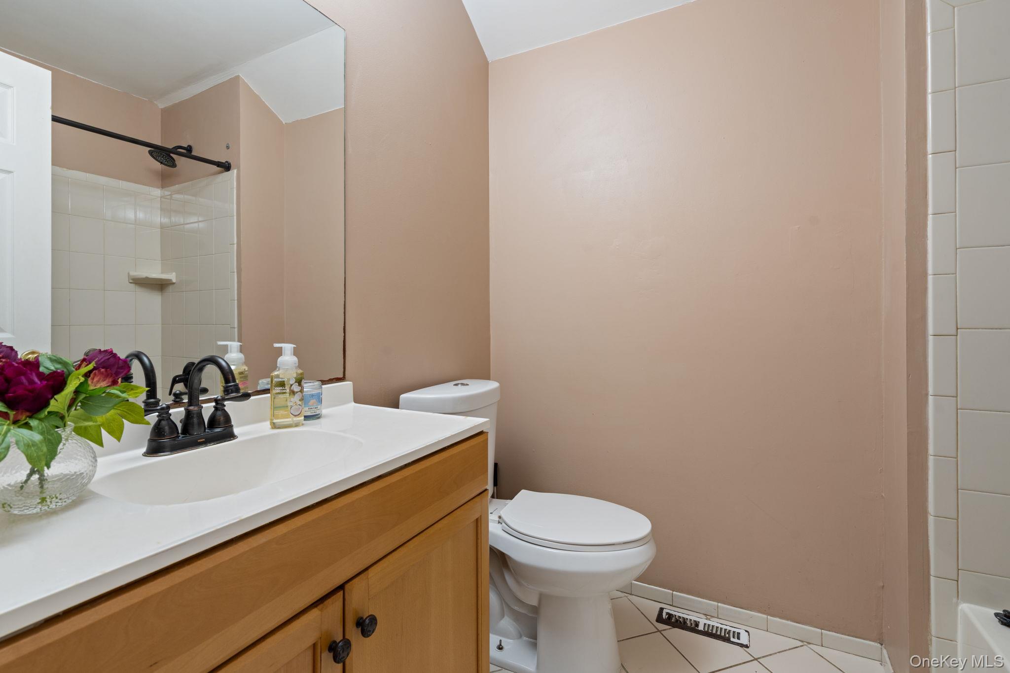 10 Gettysburg Drive, Port Jefferson Station, NY 11776