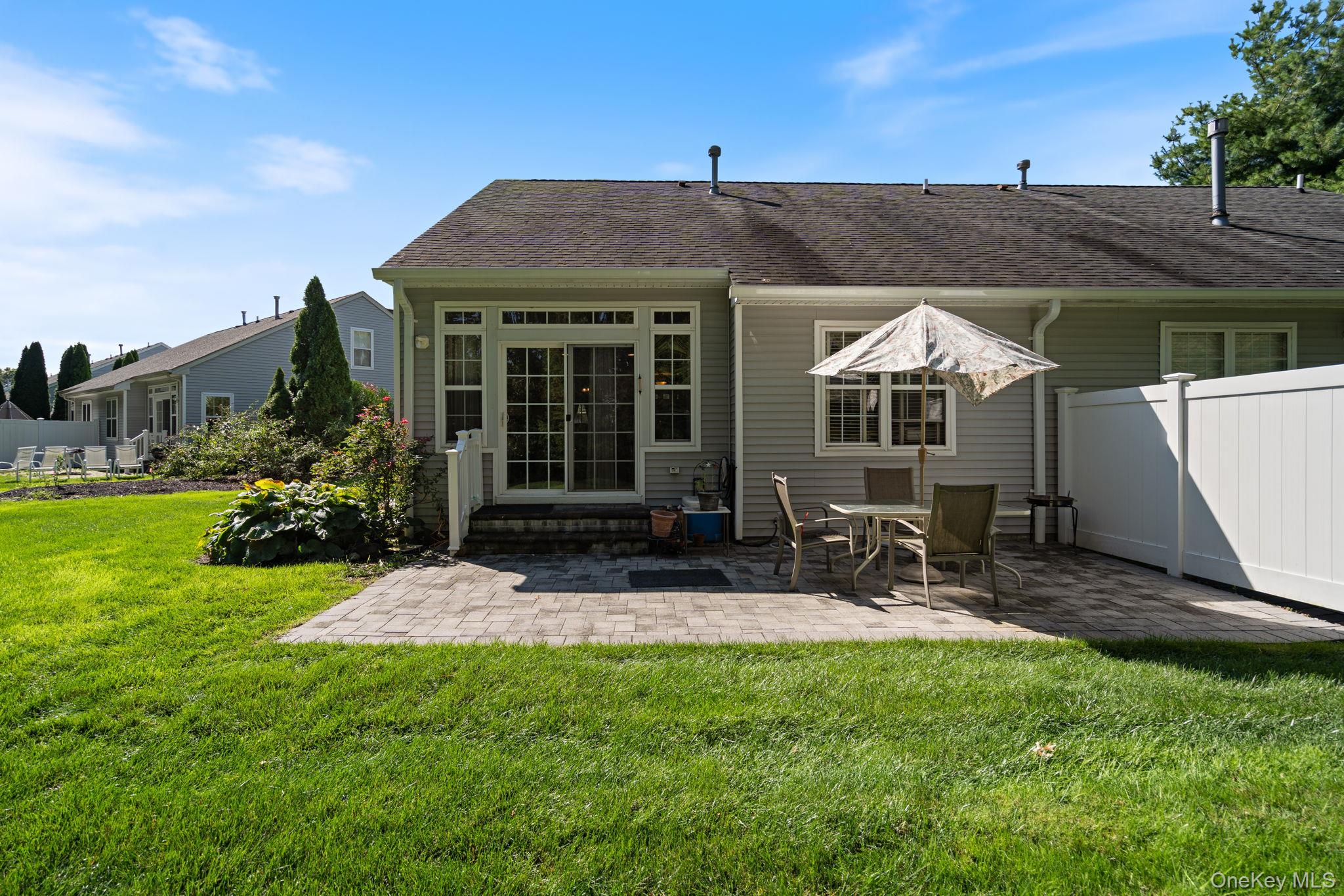 10 Gettysburg Drive, Port Jefferson Station, NY 11776