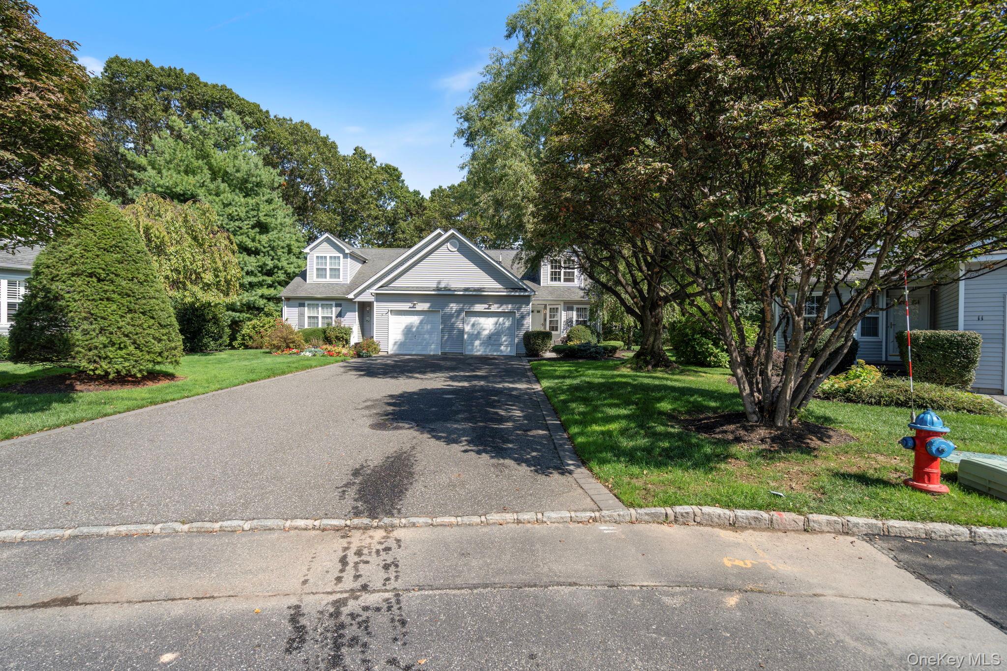 10 Gettysburg Drive, Port Jefferson Station, NY 11776