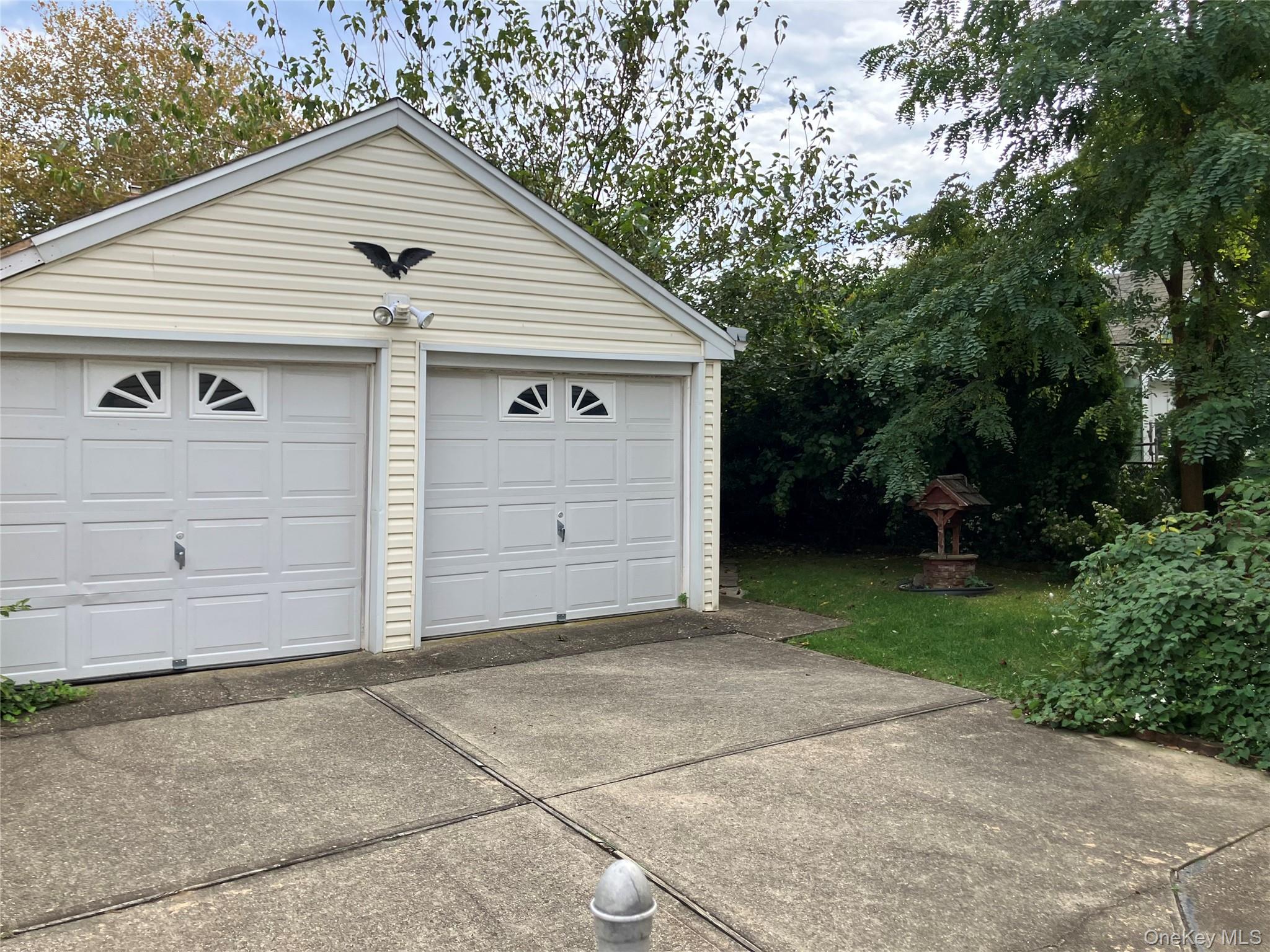 121 Campbell Avenue, Williston Park, NY 11596