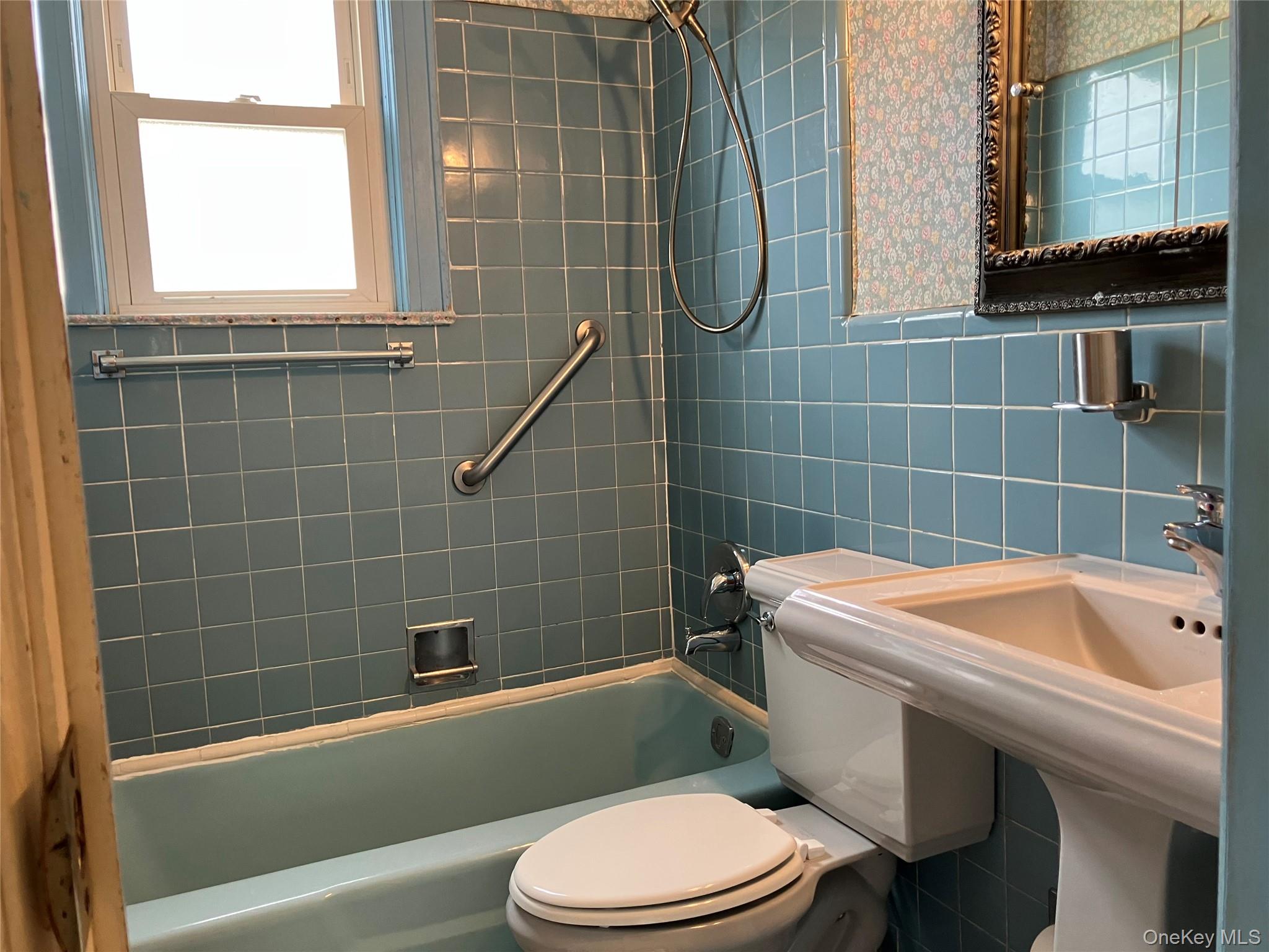 121 Campbell Avenue, Williston Park, NY 11596