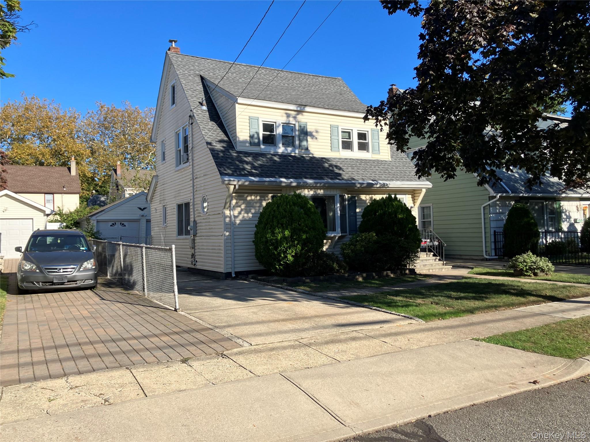 121 Campbell Avenue, Williston Park, NY 11596