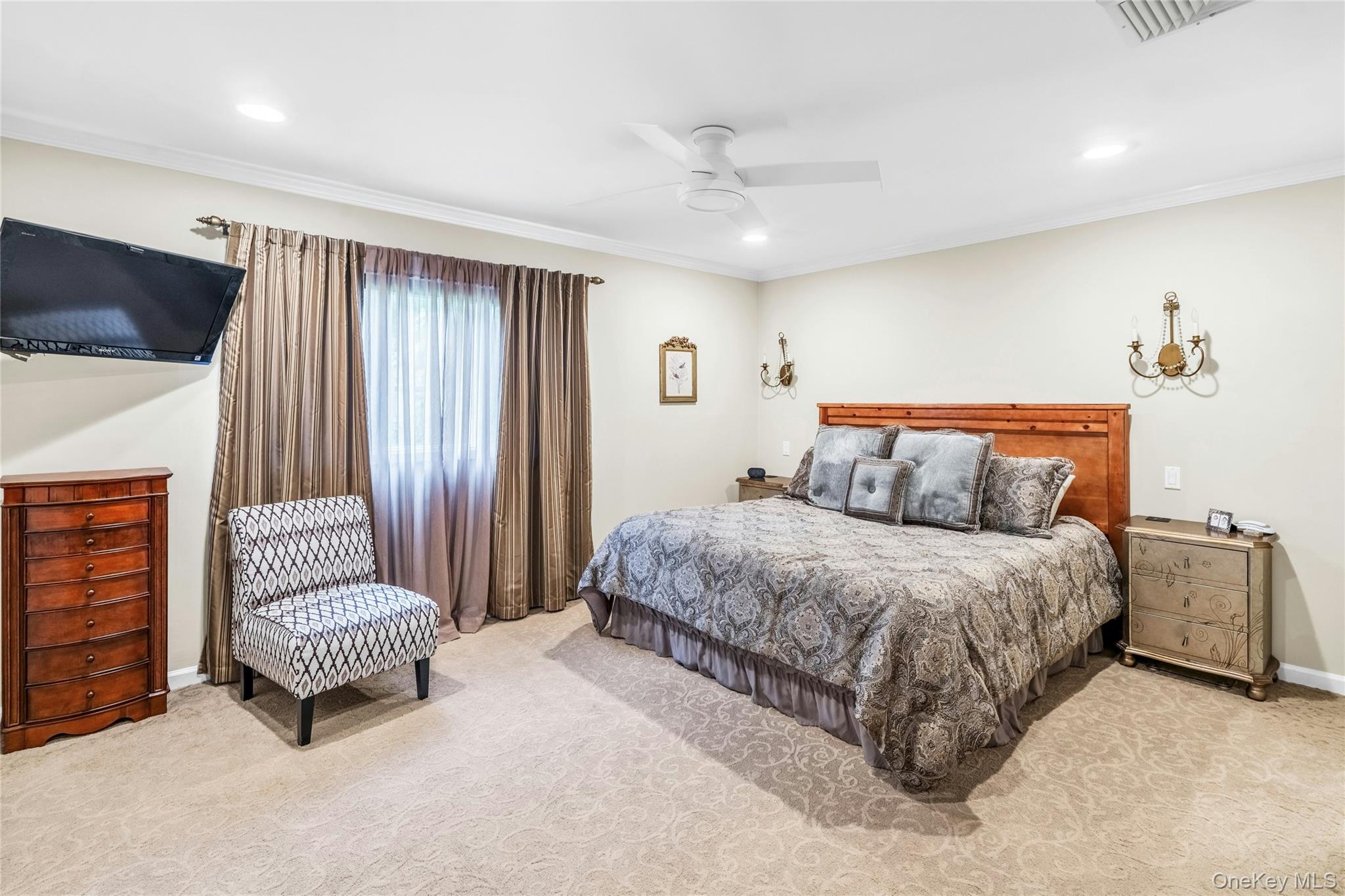 68 Churchill Lane, Smithtown, NY 11787