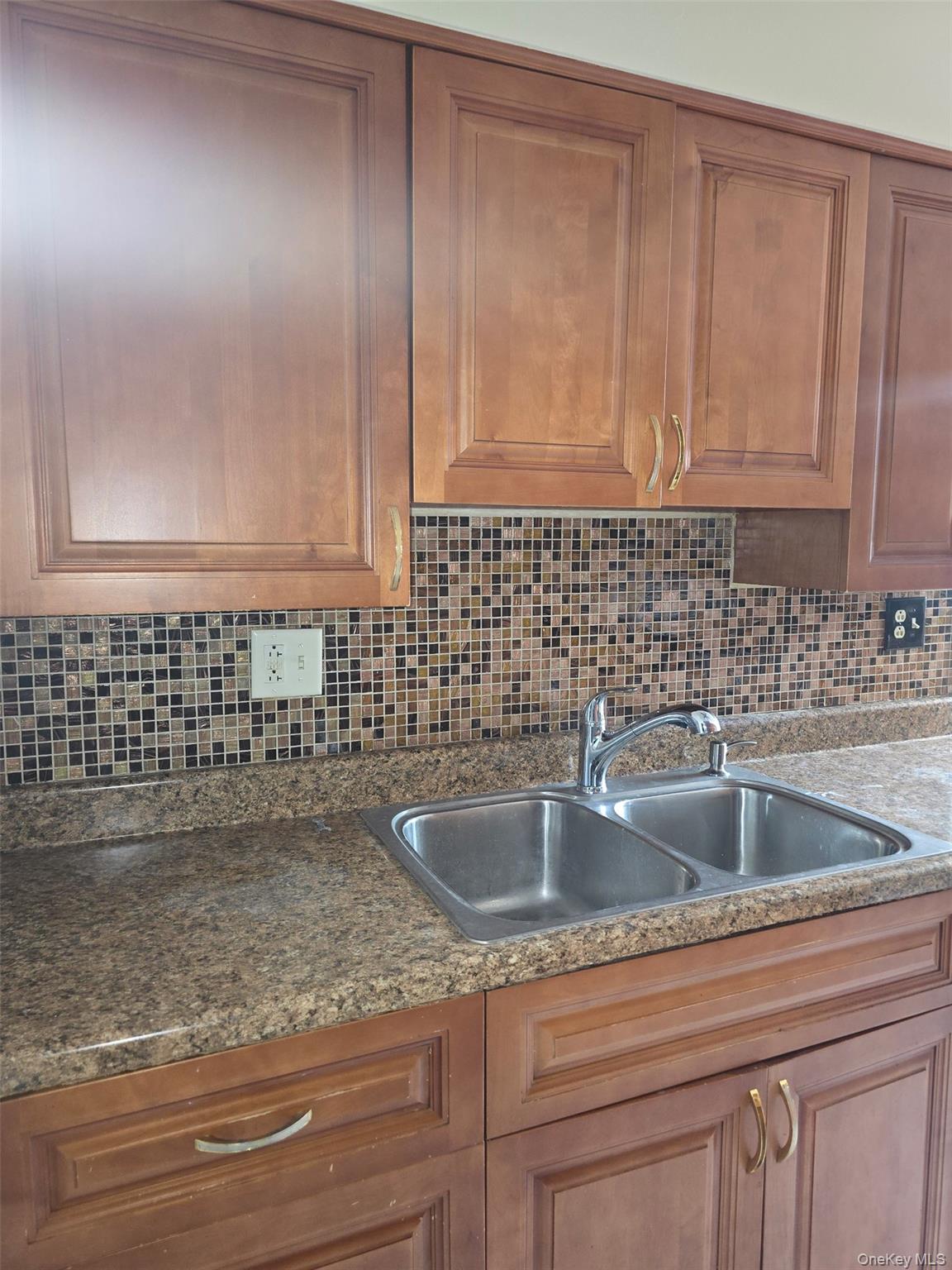 12 Hillside Avenue, Garnerville, NY 10993