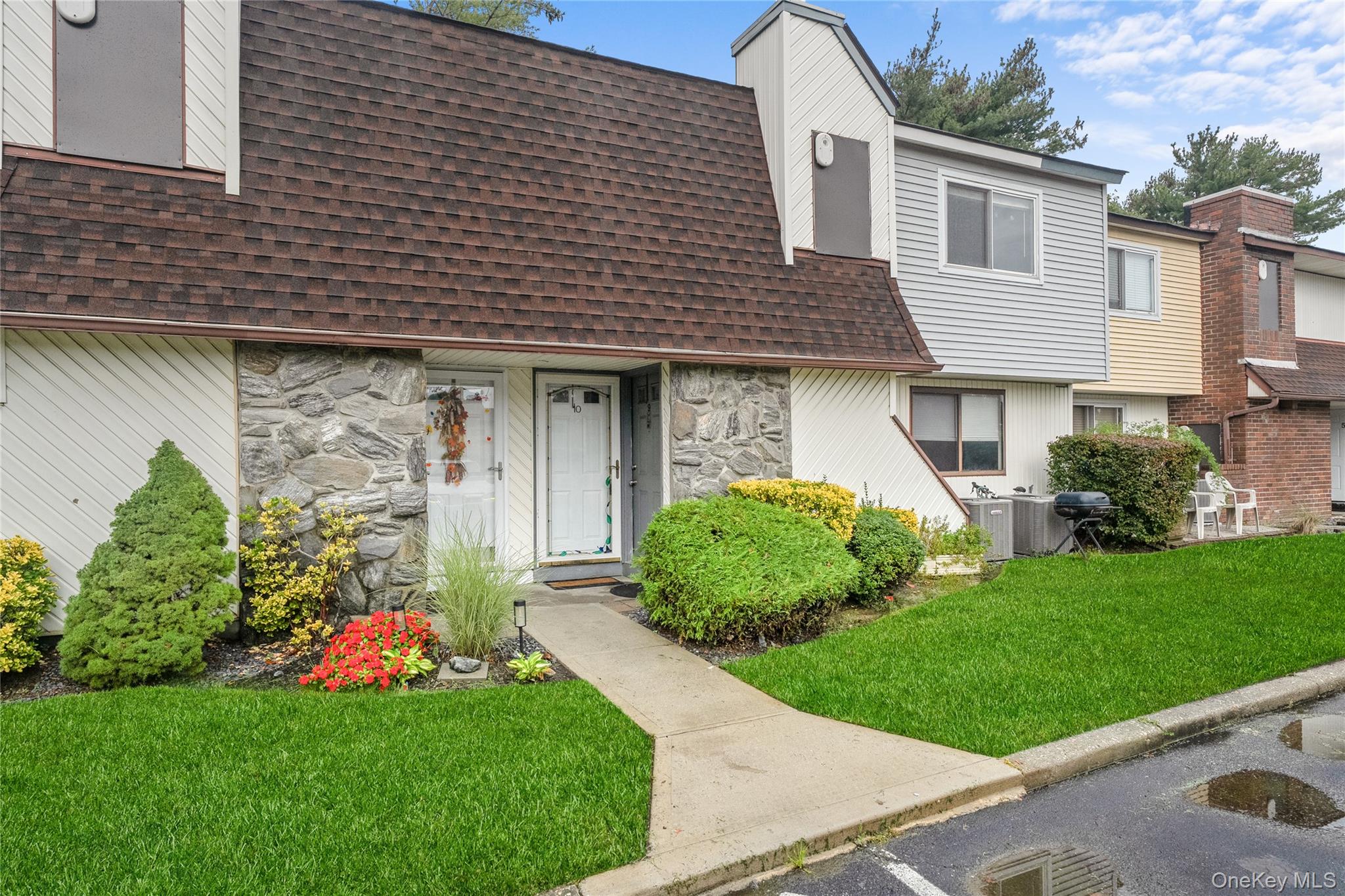 10 Point Circle S # 10, Coram, NY 11727