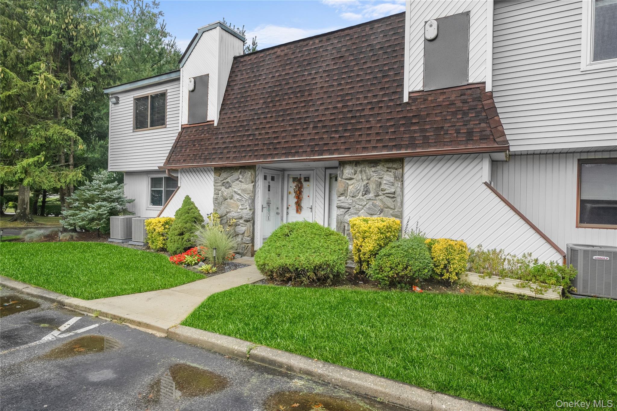 10 Point Circle S # 10, Coram, NY 11727