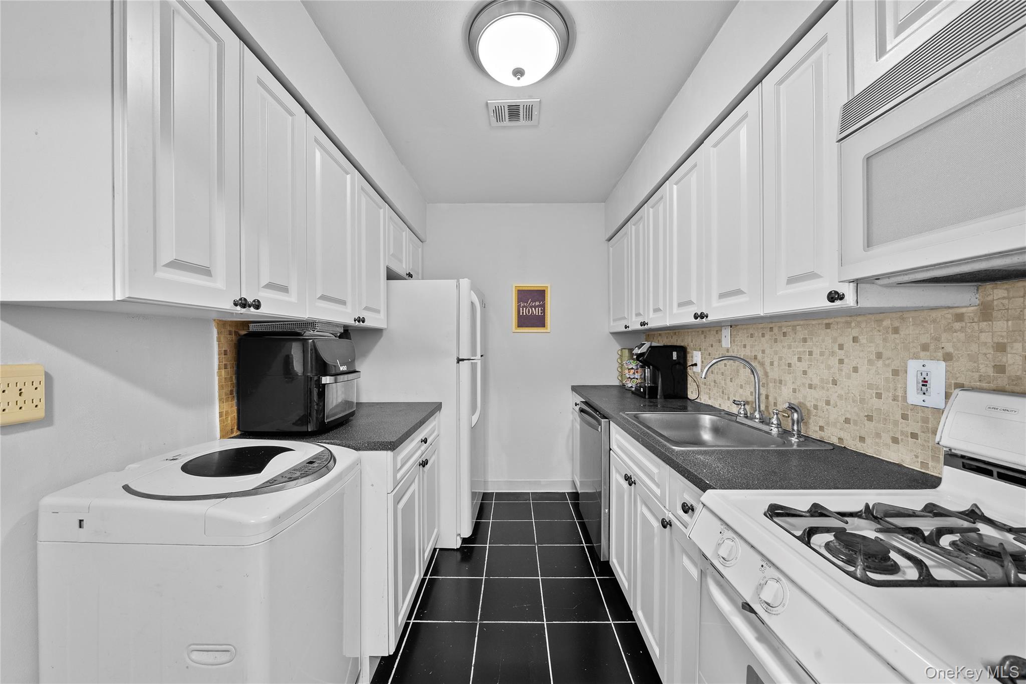 10 Point Circle S # 10, Coram, NY 11727