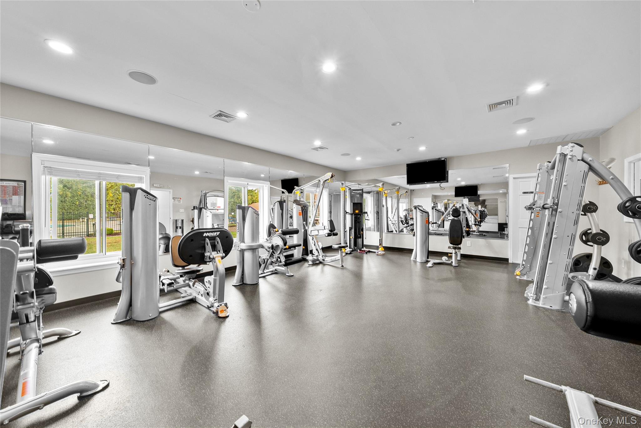 10 Point Circle S # 10, Coram, NY 11727