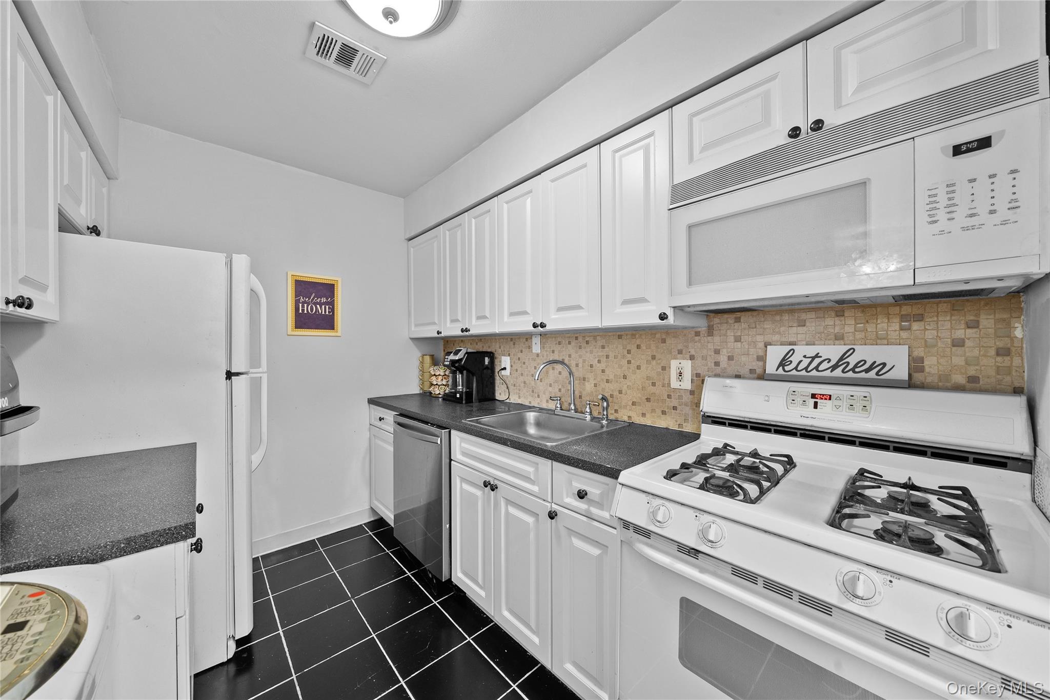 10 Point Circle S # 10, Coram, NY 11727