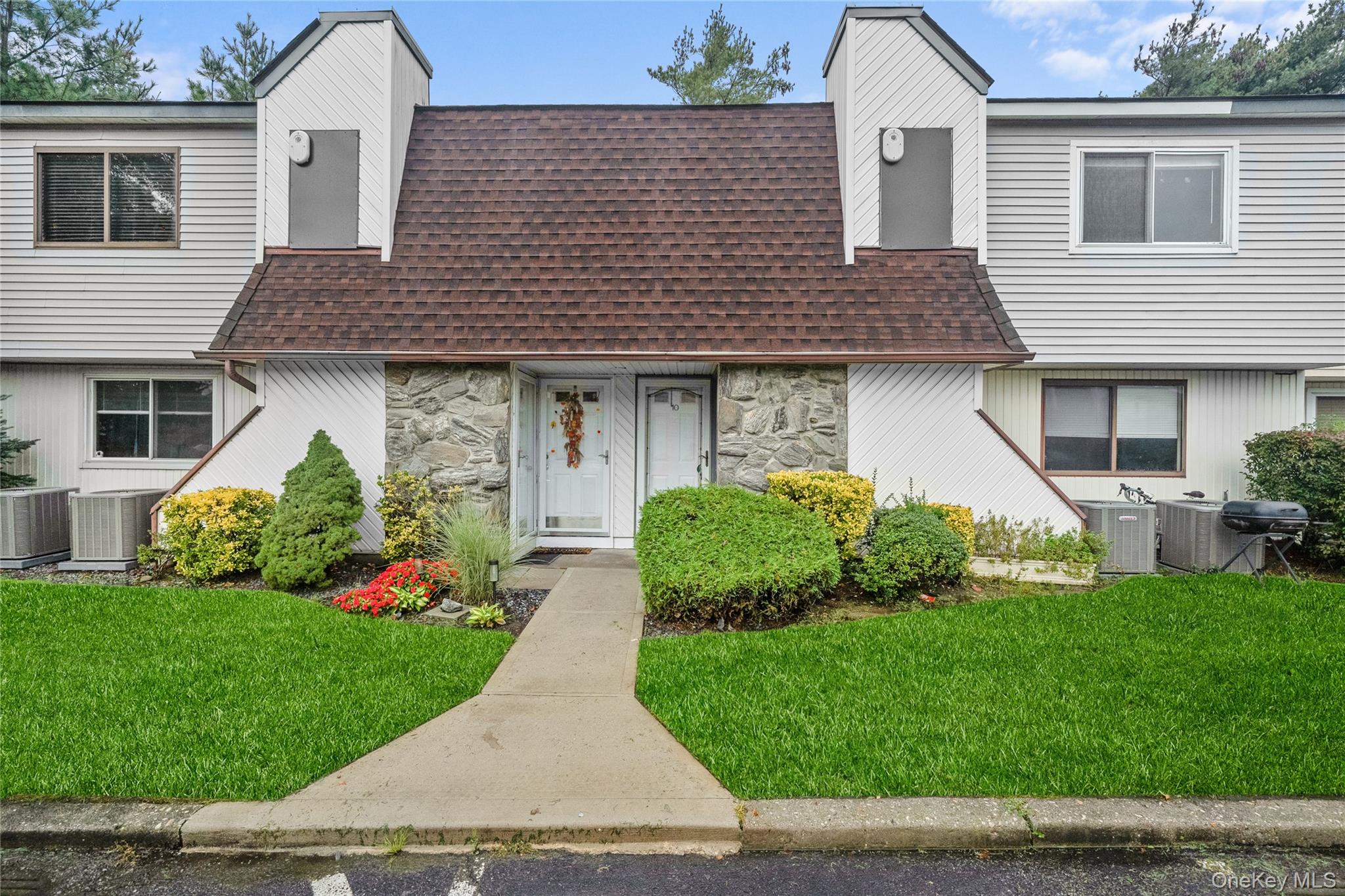 10 Point Circle S # 10, Coram, NY 11727